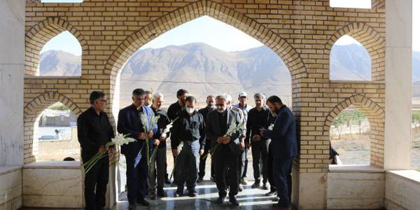 احترام به مقام شامخ شهیدان روستای لکان شهرستان خمین