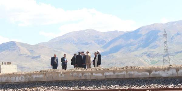 بازدید از محل احداث ایستگاه راه آهن در بخش نوبران