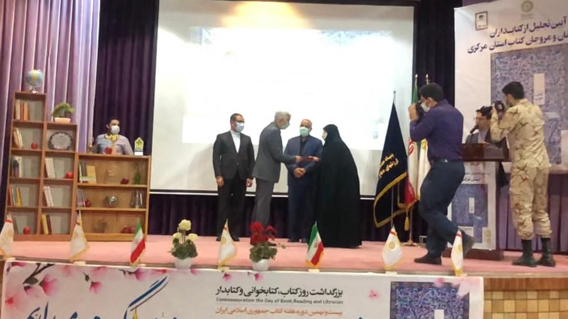 انتخاب انجمن کتابخانه های عمومی شهرستان آشتیان به عنوان انجمن برتر در سطح استان مرکزی