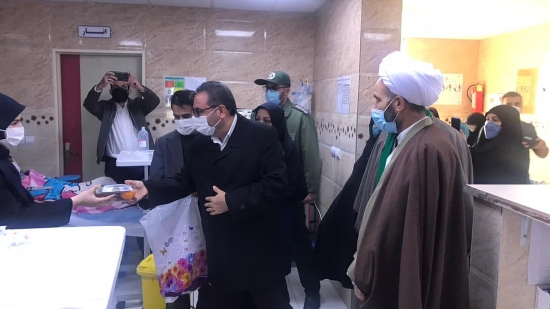 حضور فرماندار شهرستان خنداب به مناسبت روز پرستار در بیمارستان مهر شهر خنداب