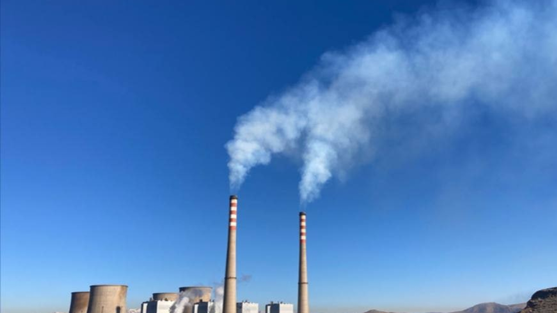 خاموشی 49مشعل نیروگاه شازند بعلت آلودگی شدید هوای اراک