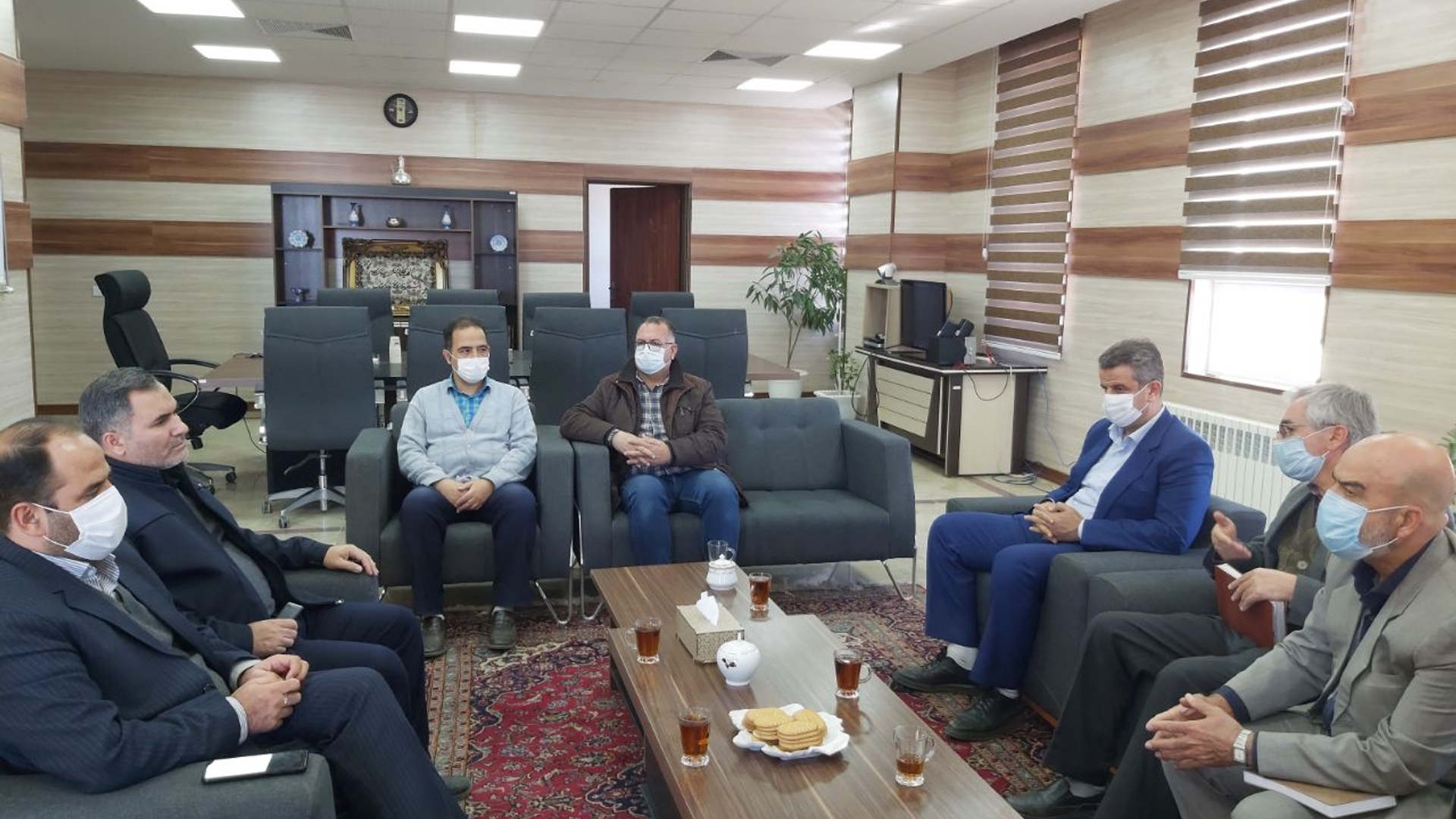 جلسه بررسی مسائل و مشکلات اداره تعاون،کار و رفاه اجتماعی شهرستان آشتیان