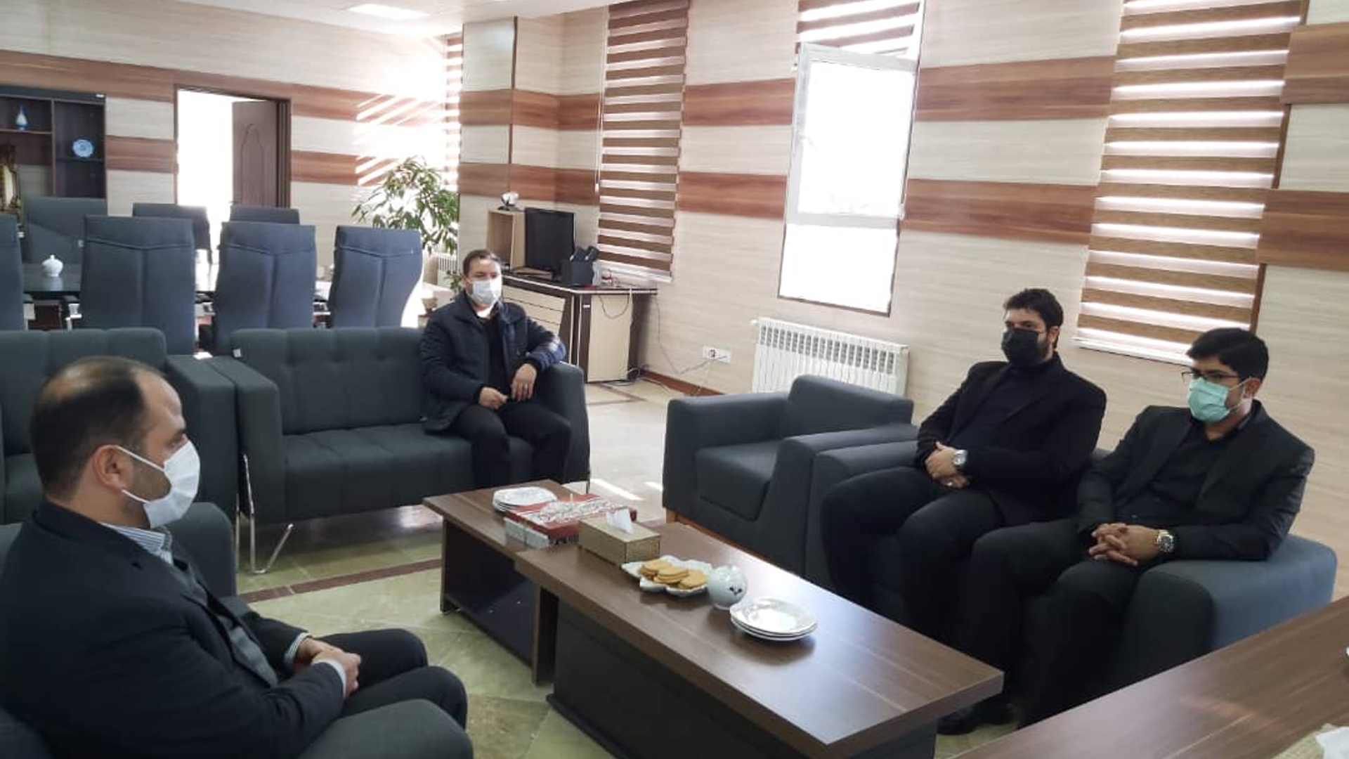 دیدار حسینی رئیس دادگستری به اتفاق تعدادی از پرسنل با علی اکبر فراهانی سرپرست فرمانداری شهرستان آشتیان