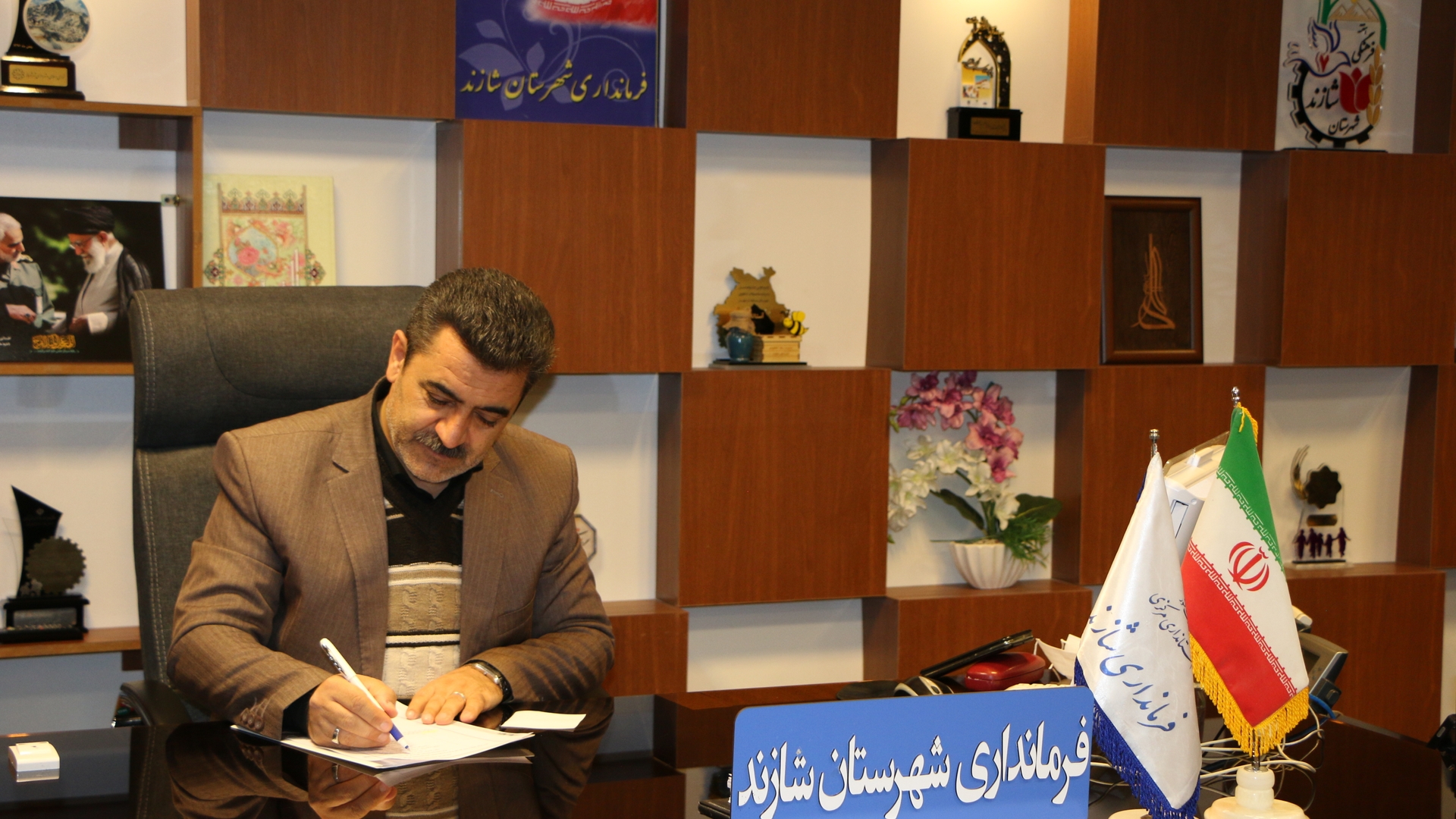 دکتر  رمضانی فرماندار شهرستان شازند ولادت باسعادت حضرت فاطمه (س) را تبریک گفت.