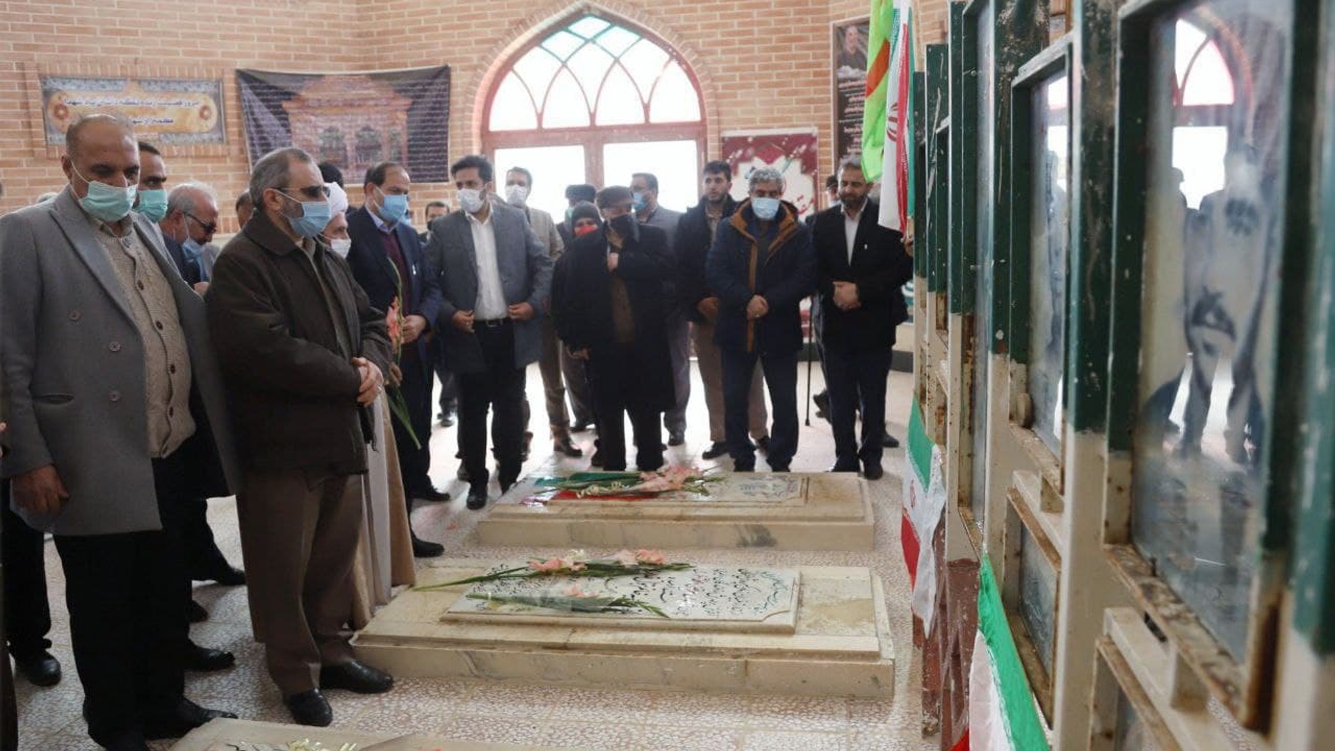 ادای احترام مسئولین به گلزار مطهر شهدا در روستای گرکان شهرستان آشتیان