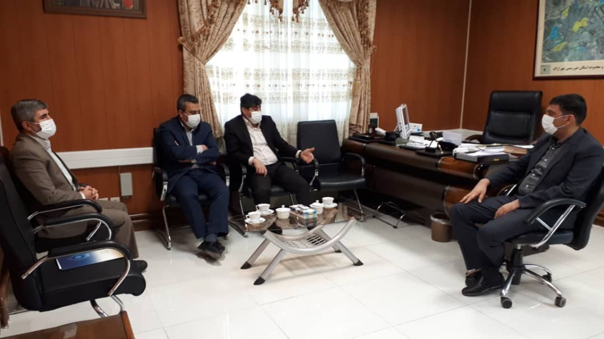 رئیس امور شعب بانک ملی استان با فرماندار شهرستان اراک دیدار و گفت و گو کردند.