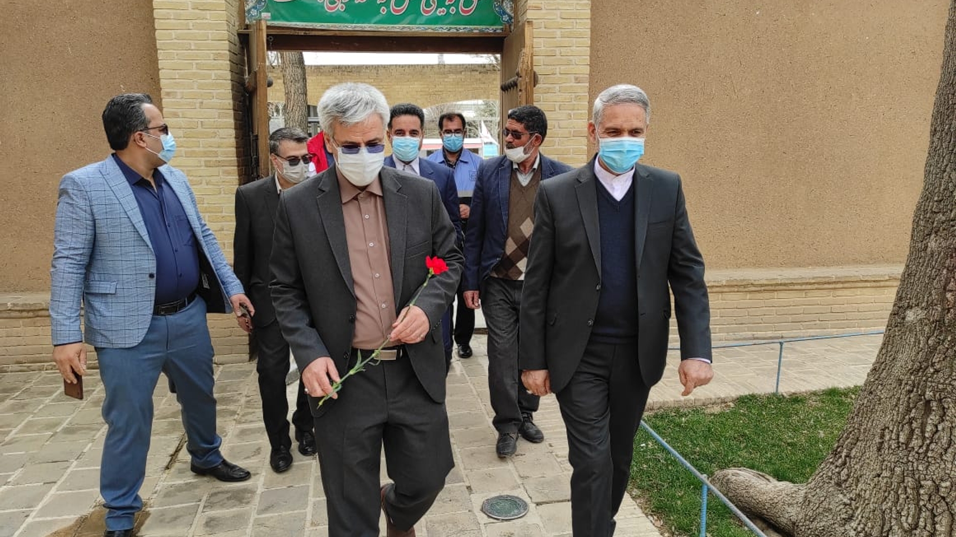 سرپرست فرمانداری و نماینده مردم خمین در مجلس از بیت حضرت امام (ره) در خمین بازدید کردند