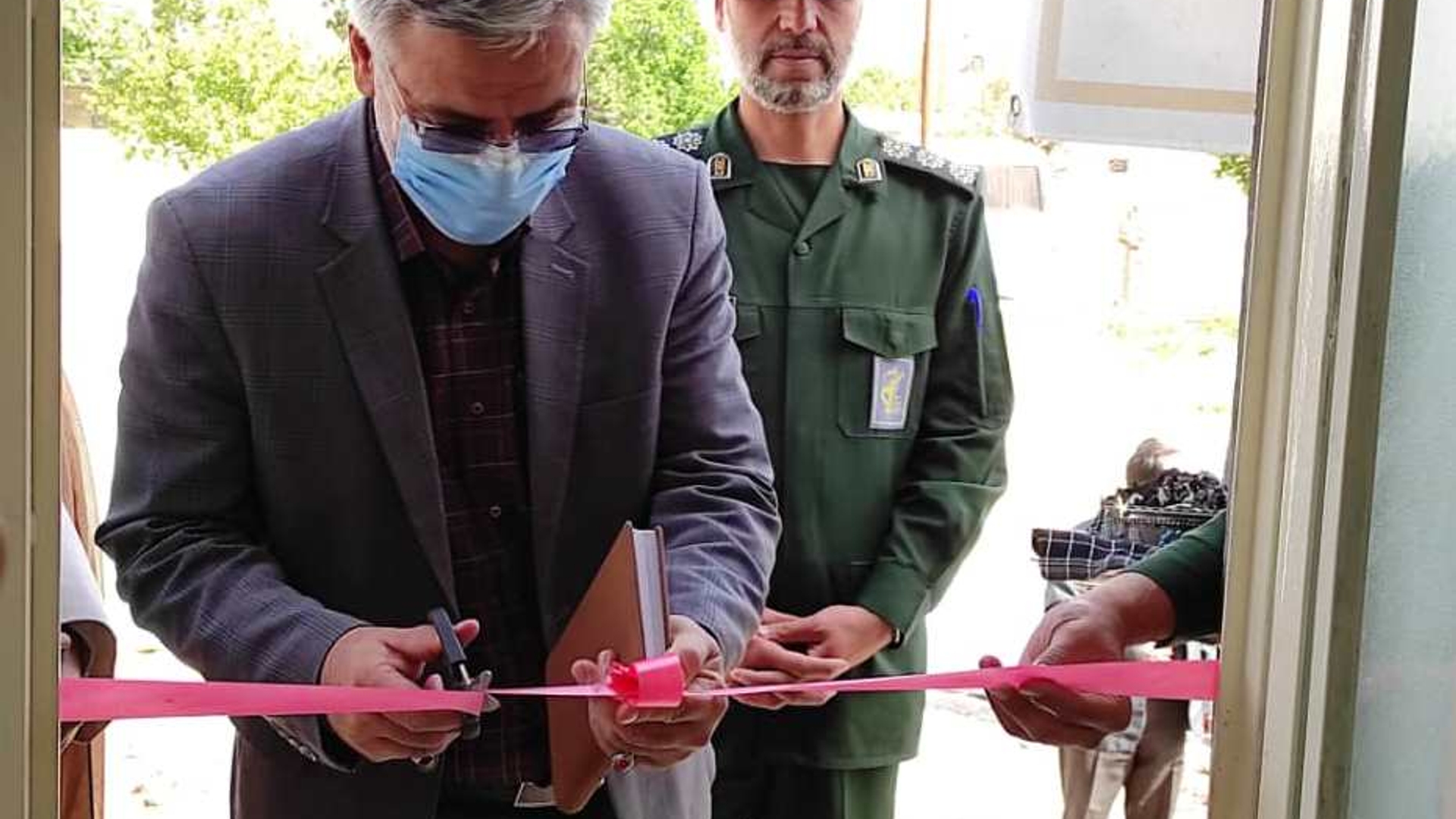 تعداد یک باب مسکن محرومین در روستای رازان شهرستان خمین افتتاح شد