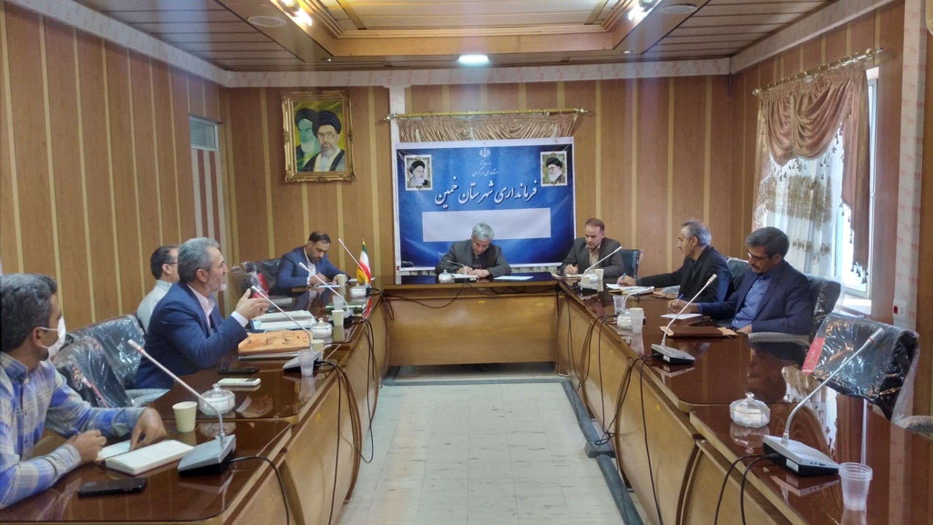 جلسه بررسی مشکلات روستای کاظم آباد با منابع طبیعی شهرستان خمین برگزار شد