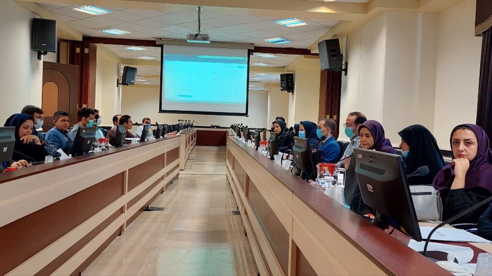 جلسه آموزشی توجیهی نيروهاي پاسخگویی و ارتباطات مردمی سفر ریاست محترم جمهوری به استان مرکزی برگزار شد