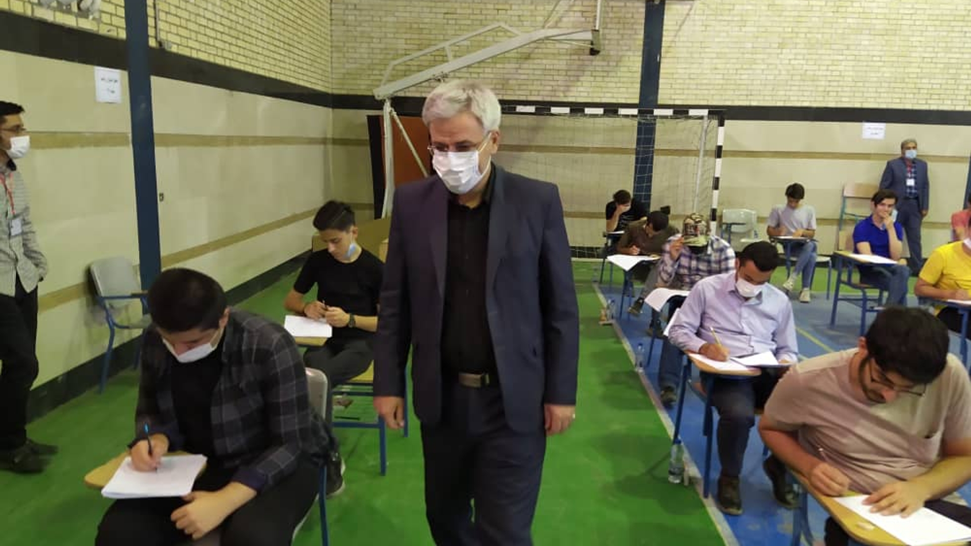 فرماندار از محل برگزاری کنکور سراسری در شهرستان خمین بازدید کرد.
