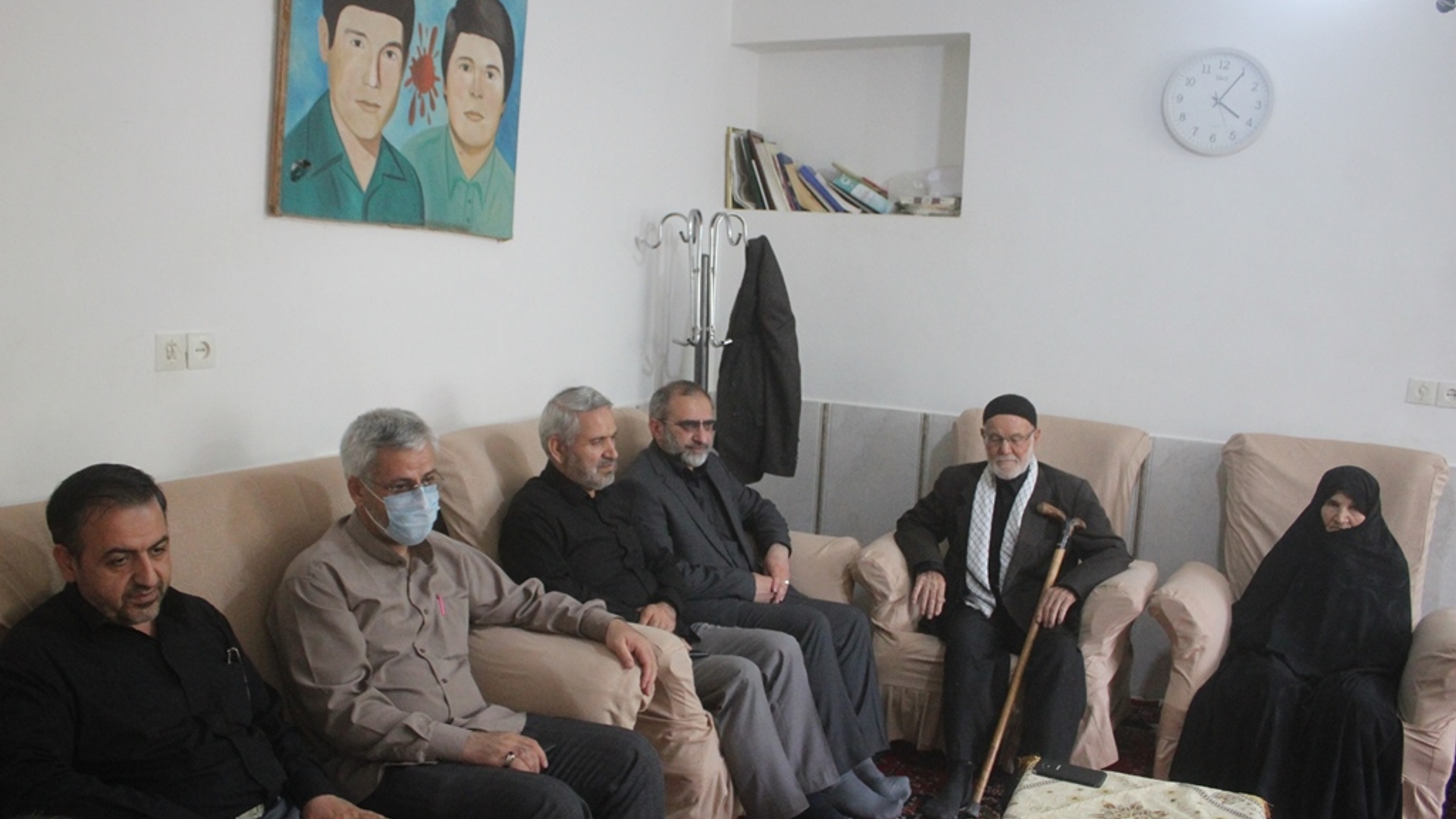 استاندار مرکزی با خانواده شهیدان باقری در شهرستان خمین دیدار کرد