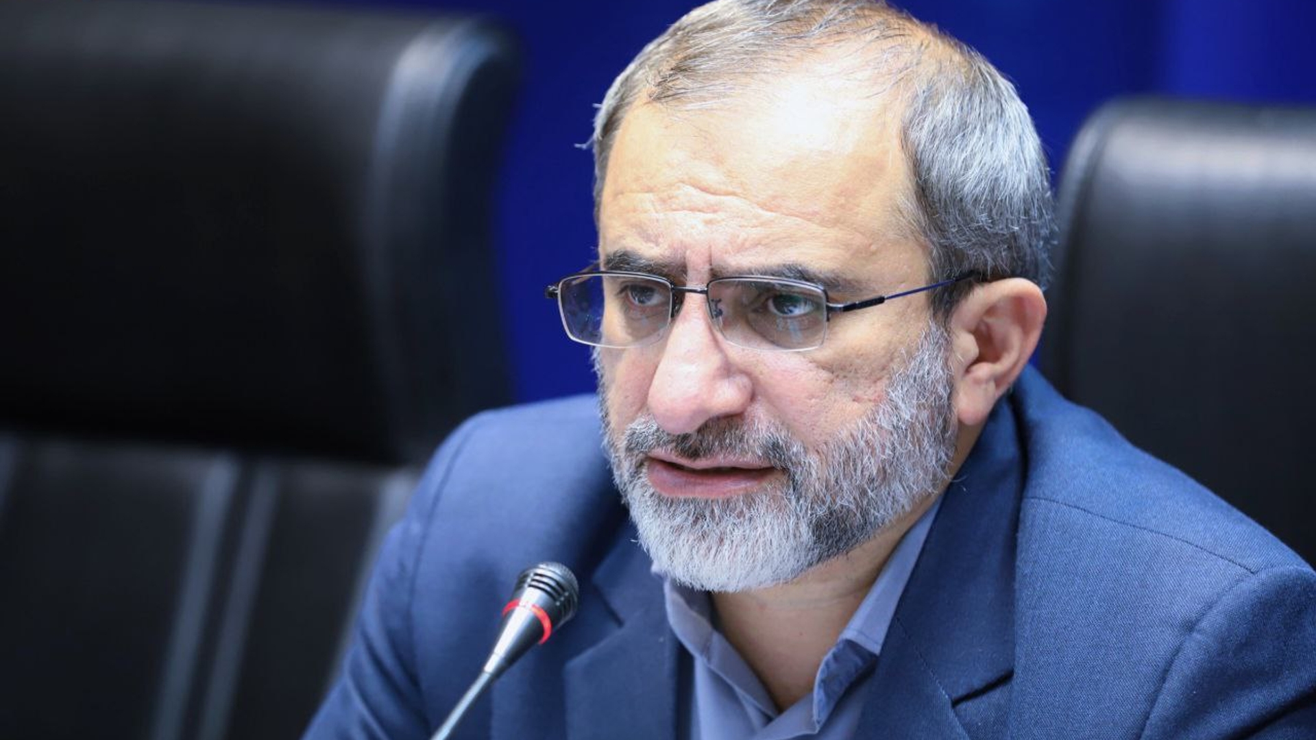 استاندار مرکزی بر وصول درآمدهای قانونی توسط دستگاه‌های استان تاکید کرد