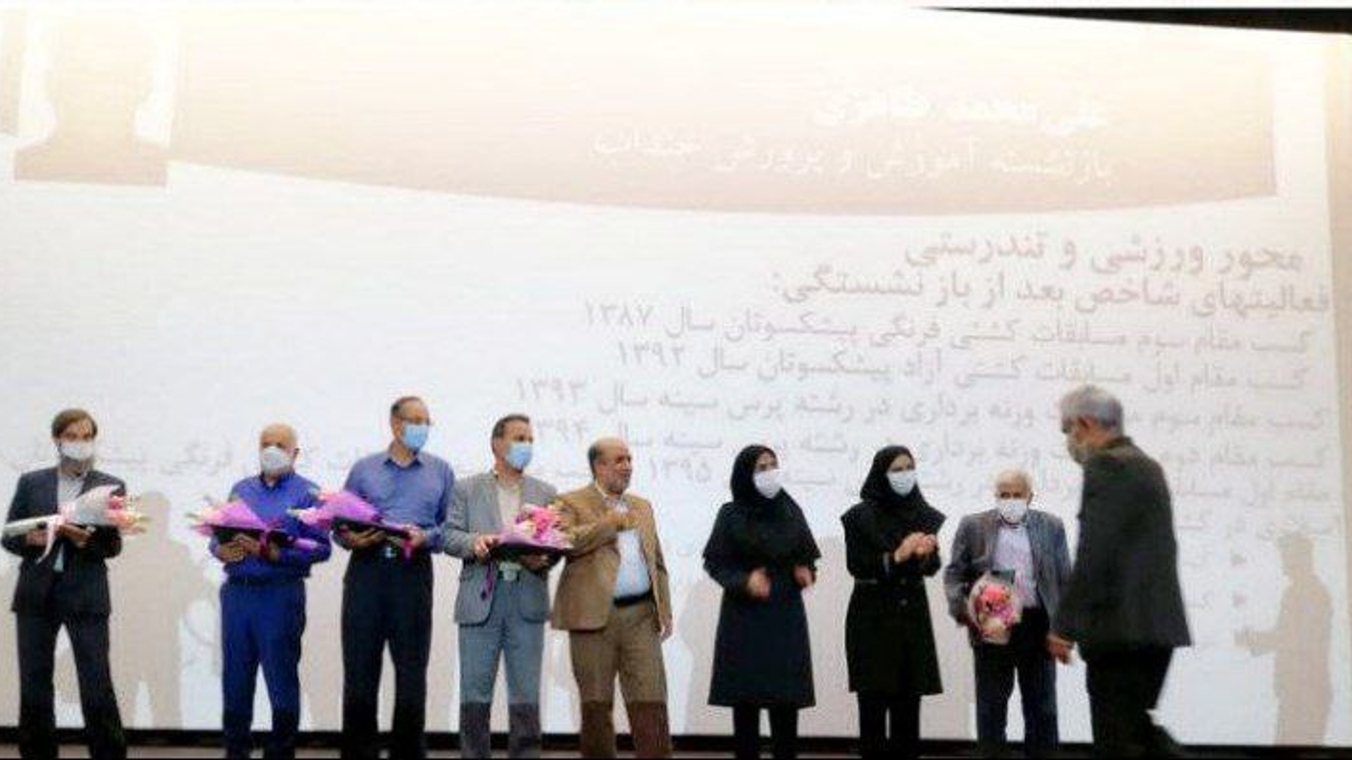 حضور در مراسم گرامیداشت روز خانواده و تکریم بازنشستگان در فرهنگسرای شهرداری اراک