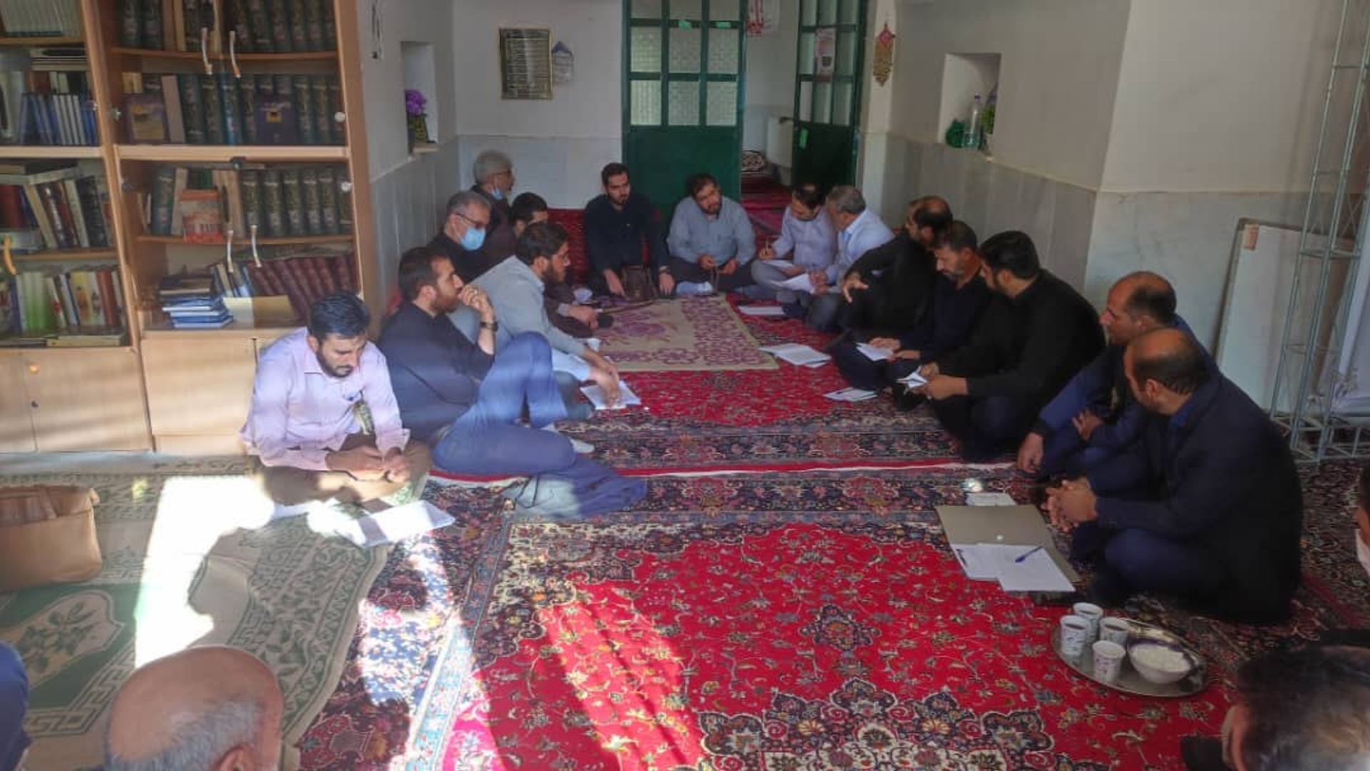 جلسه مدیریت بحران و هماهنگی جهت ساخت خانه های محروم در روستای آهنگران