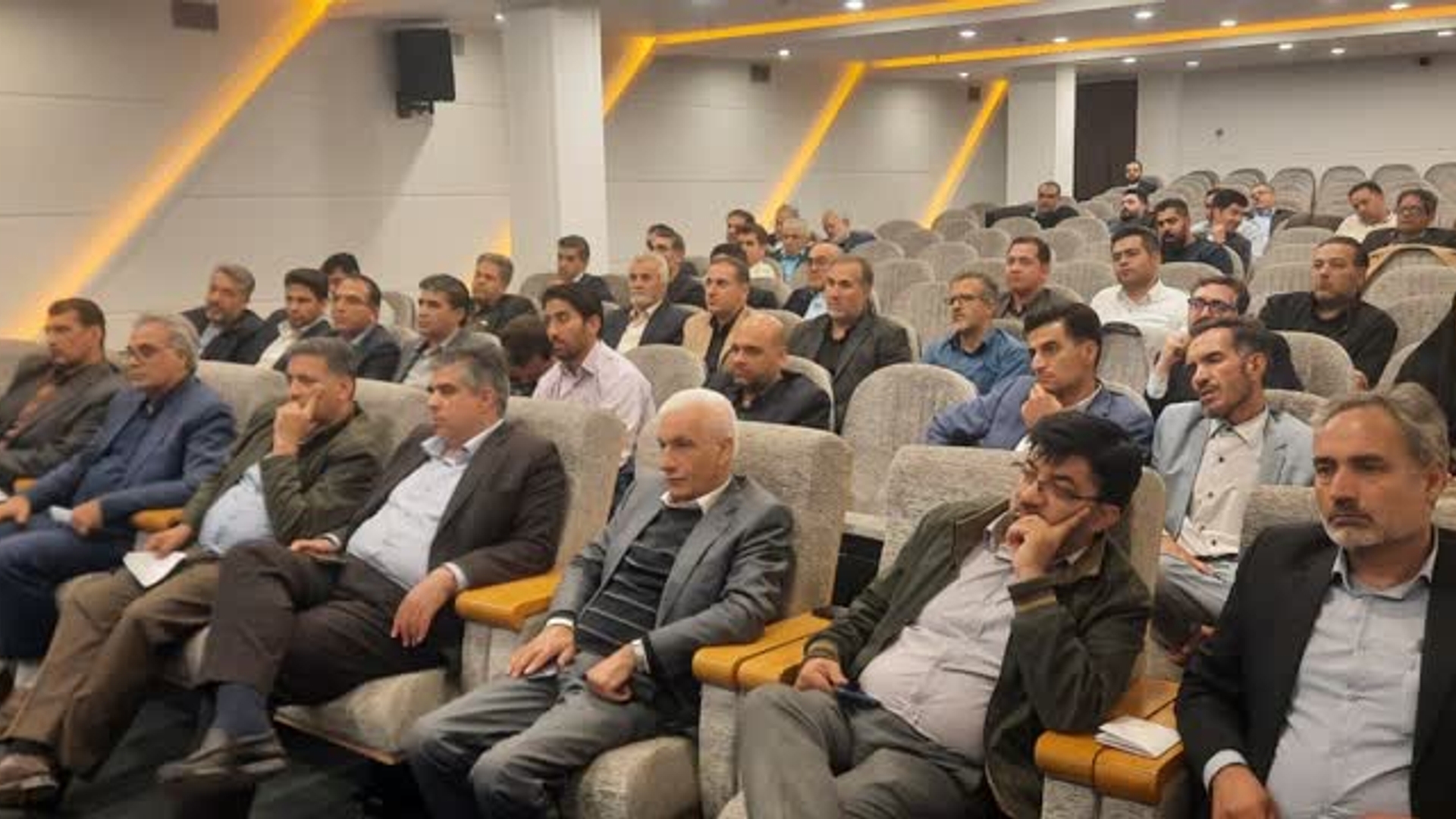 جلسه آموزشی  شهرداران و روسای شوراهای اسلامی  قوانین و مقررات شهرداری در مشهد مقدس