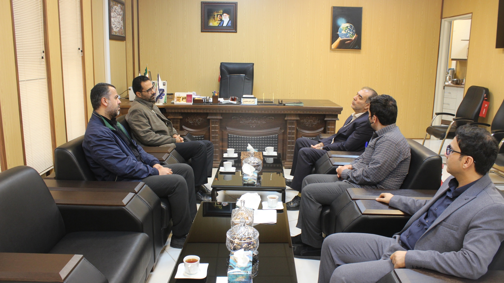 نشست با رئیس سازمان بهداشت و درمان صنعت نفت استان مرکزی و لرستان