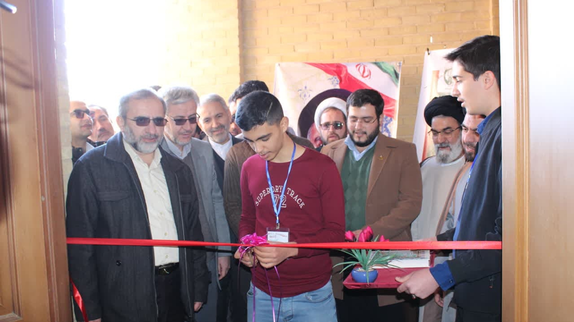 نمایشگاه توانمندی های بانوان شهرستان خمین در محل بیت قدیمی حضرت امام (ره) خمین افتتاح شد