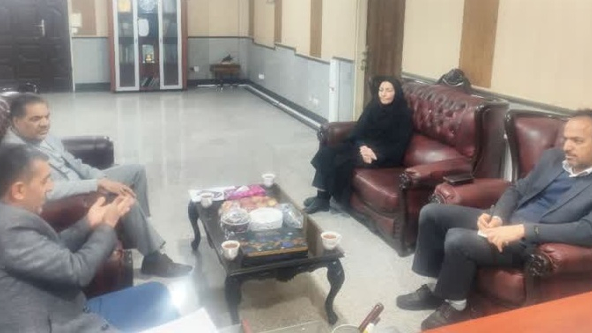 نشست مدیرکل غله و خدمات بازرگانی استان مرکزی با فرماندار