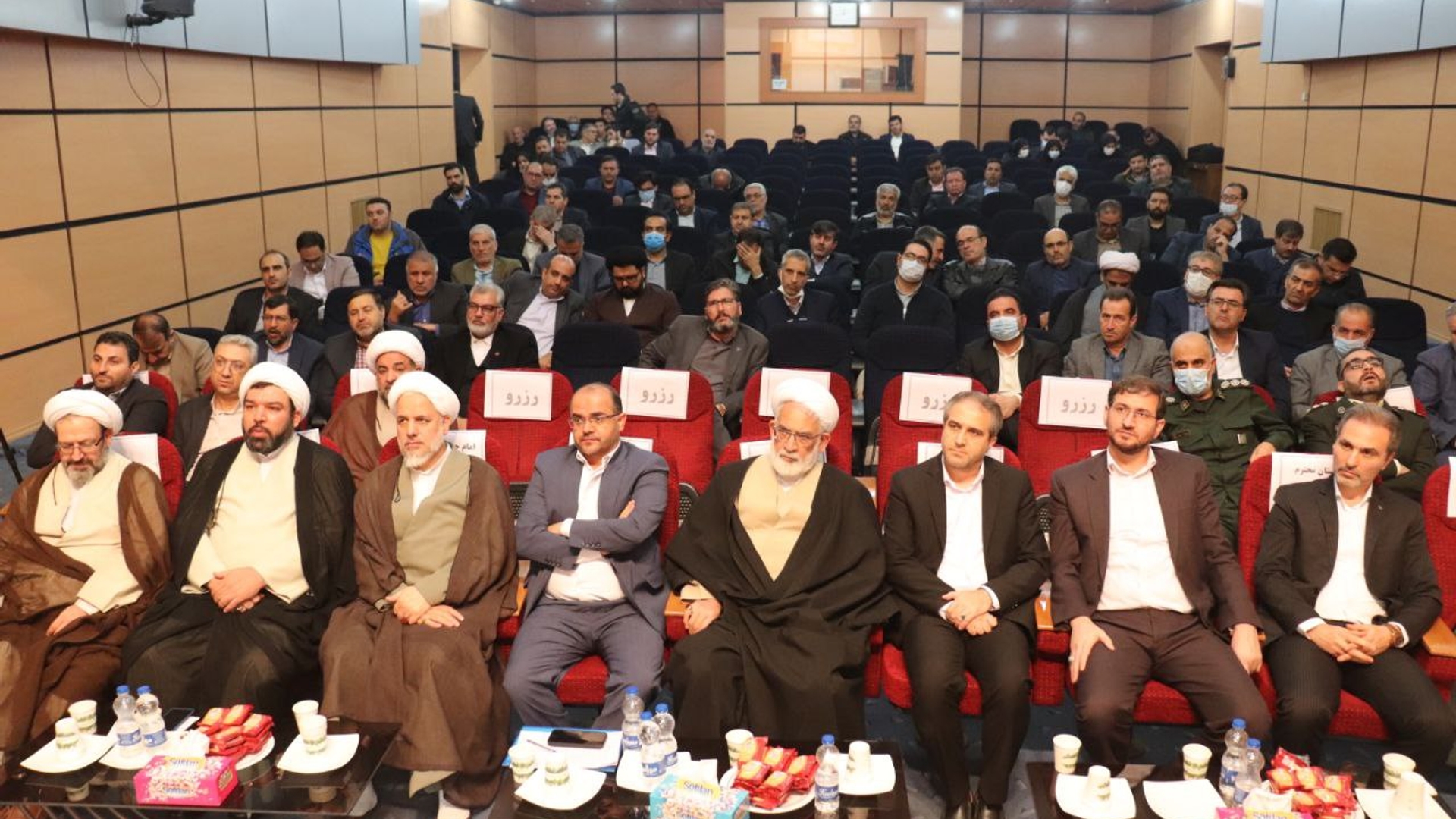 جلسه شورای اداری شهرستان ساوه با حضور حجت الاسلام والمسلمین منتظری دادستان کل کشور برگزار شد.