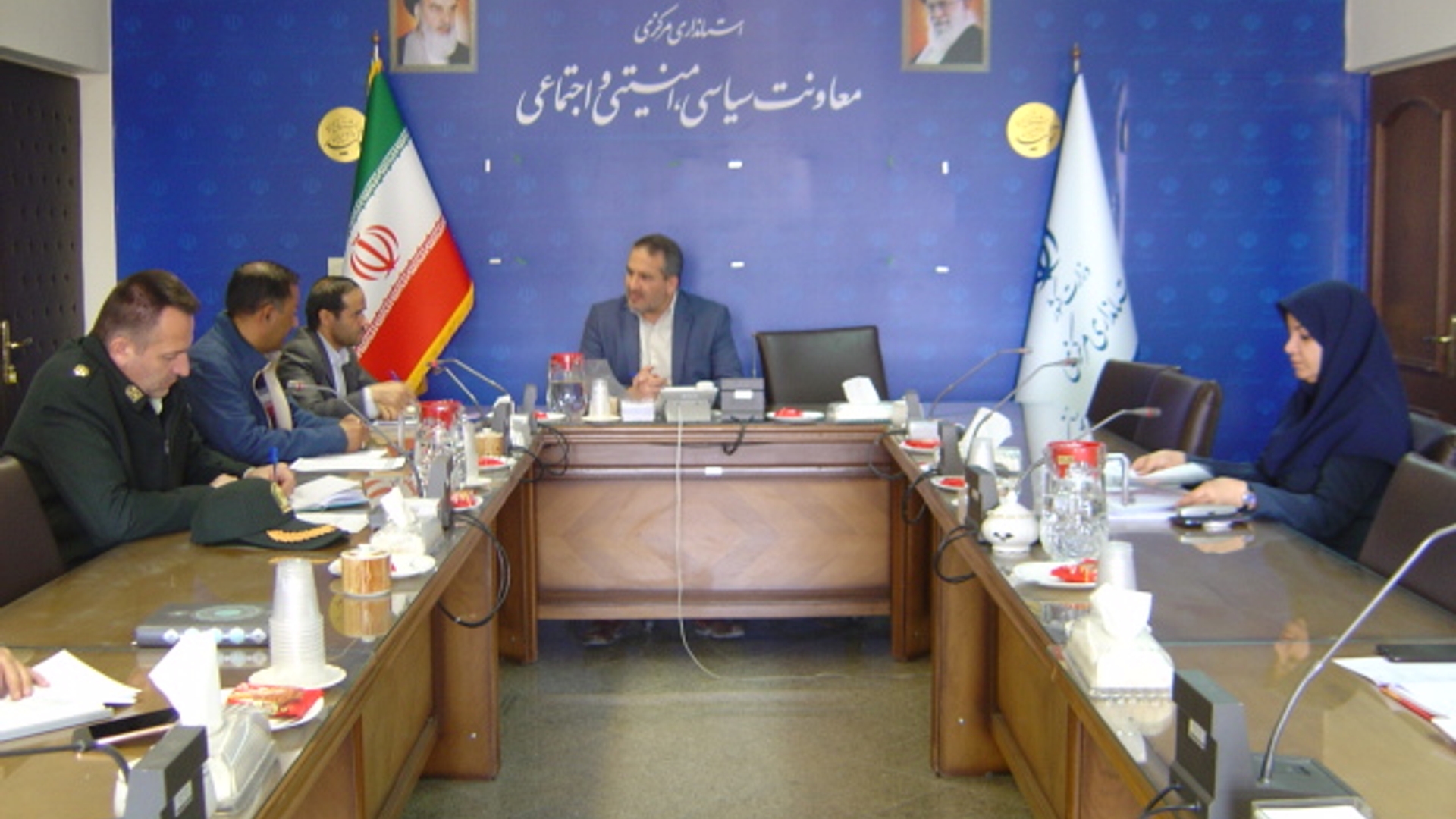 جلسه کمیته نظارت بر فرآیند تهیه، تولید و توزیع مواد شیمیایی و زیستی خطرناک در ساعت 30-10 مورخ 11-12-1401 به ریاست آقای رحیمی تبار مدیر کل امنیتی و انتظامی برگزار گردید.