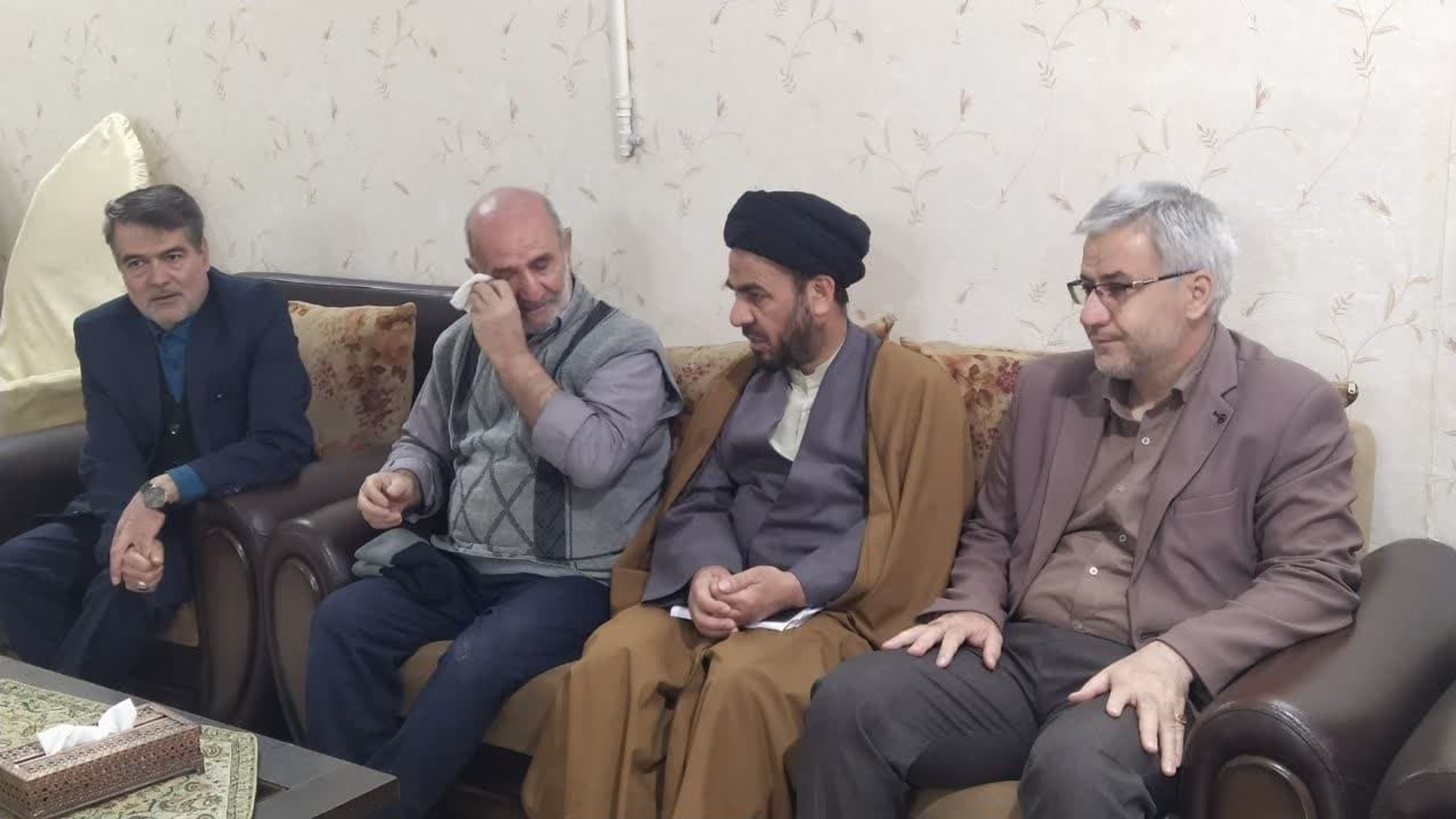 فرماندار و امام جمعه خمین با خانواده شهیدان موگویی و محمدی دیدار کردند