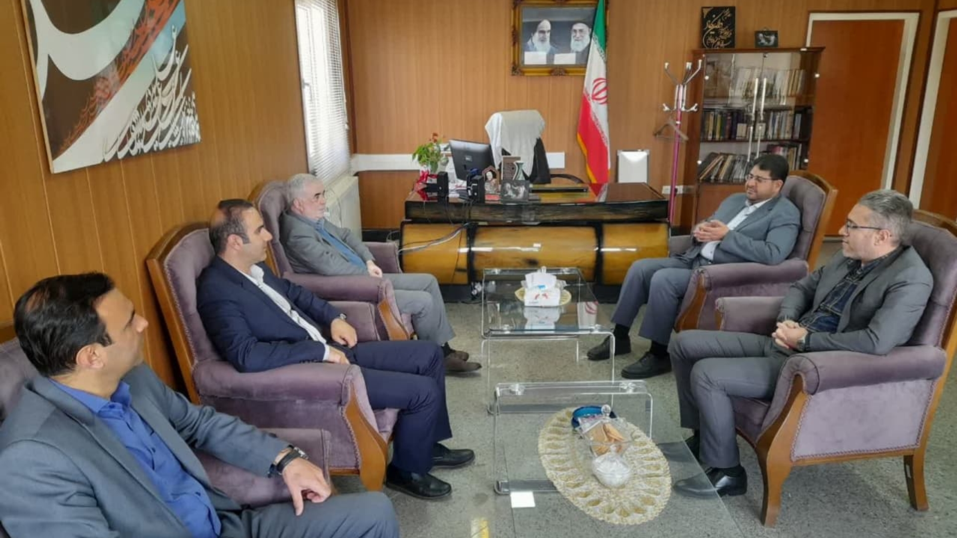 تعدادی از مسئولین دستگاه های اجرایی شهرستان تفرش با محمد رضا رضایی فرماندار دیدار عیدانه انجام دادند.
