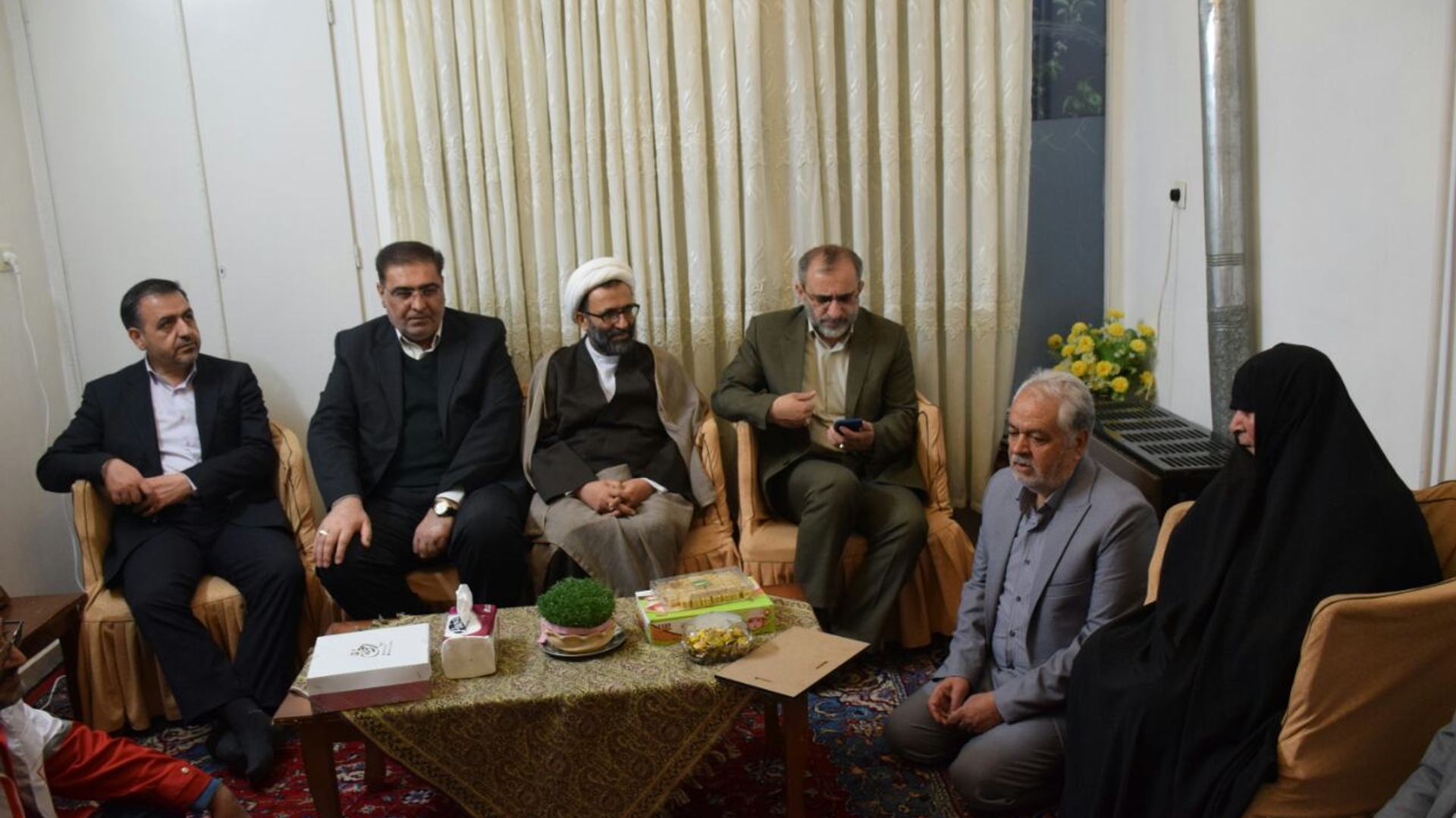 دیدار نوروزی استاندار مرکزی با خانواده شهیدان والامقام  عباس و حسین قدس