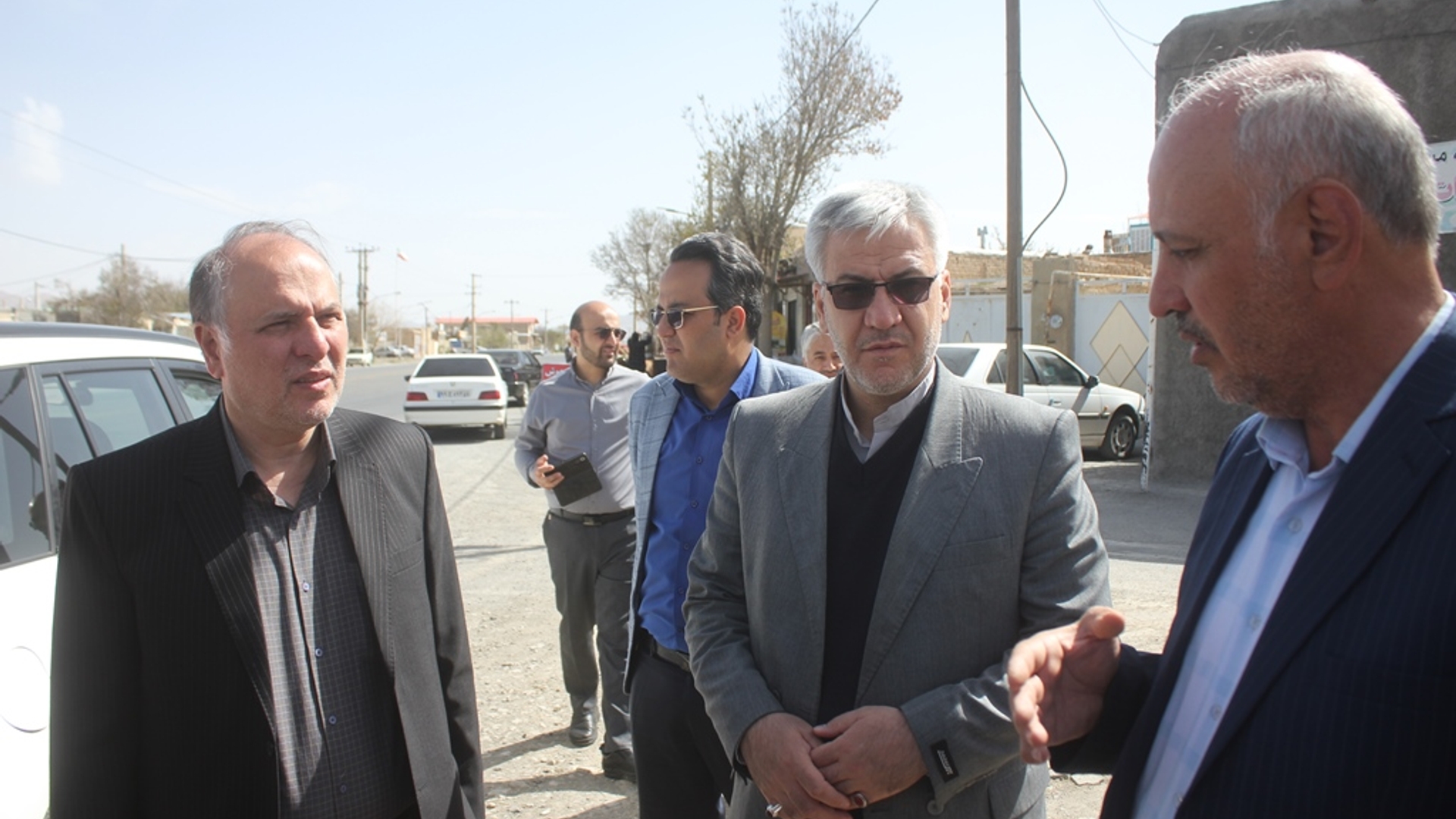 معاون هماهنگی امور عمرانی استاندار از تعدادی از پروژه های حوزه راه شهرستان خمین بازدید کرد