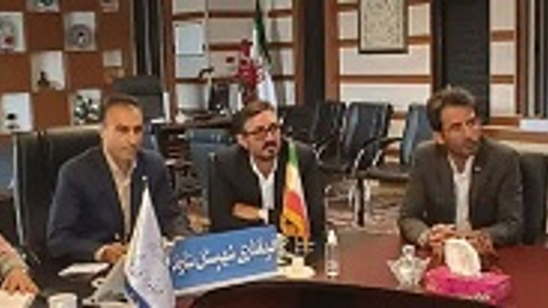 جلسه شورای مسکن استان مرکزی به صورت ویدئو کنفرانس برگزار شد .