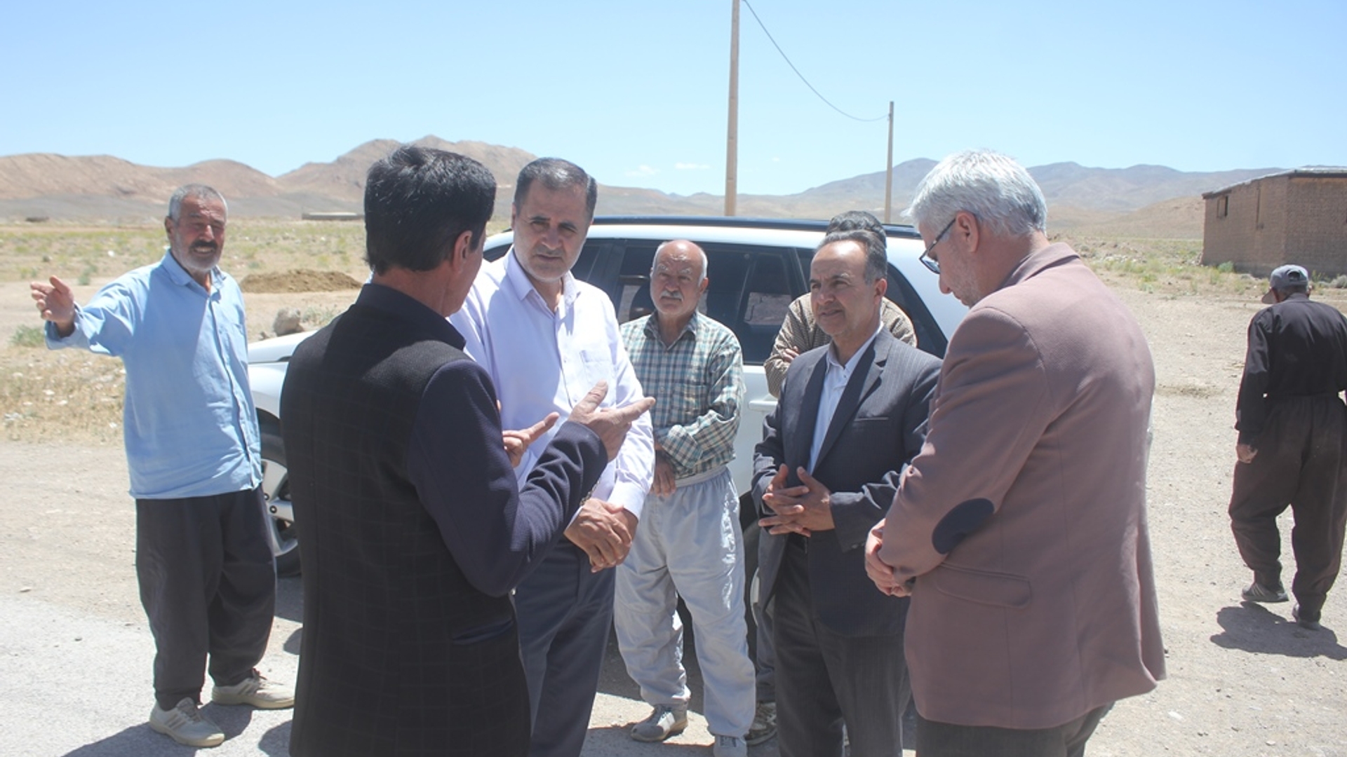 فرماندار و مدیر عامل شرکت آب منطقه ای استان از روستاهای مزاین و جلماجرد شهرستان خمین بازدید کردند