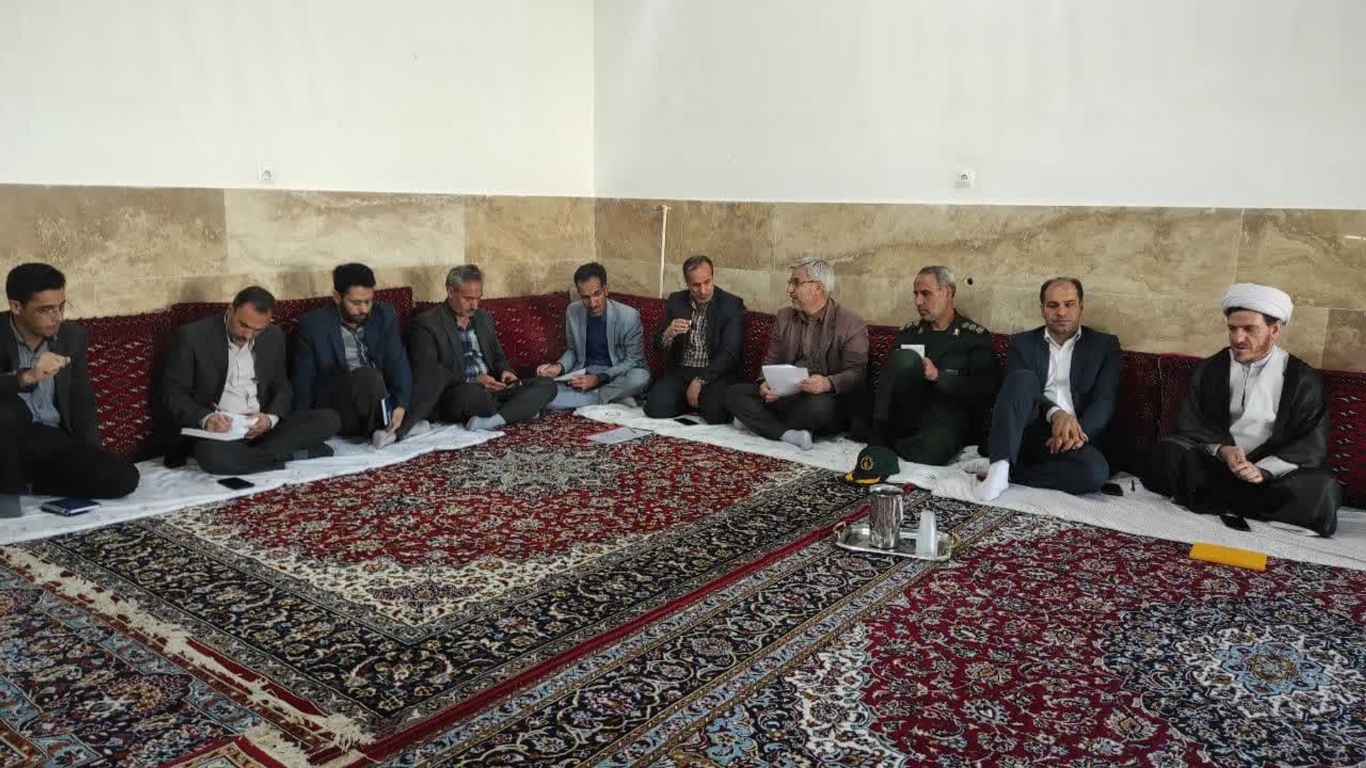 جلسه بررسی مسائل و مشکلات محله عباس آباد خمین برگزار شد.