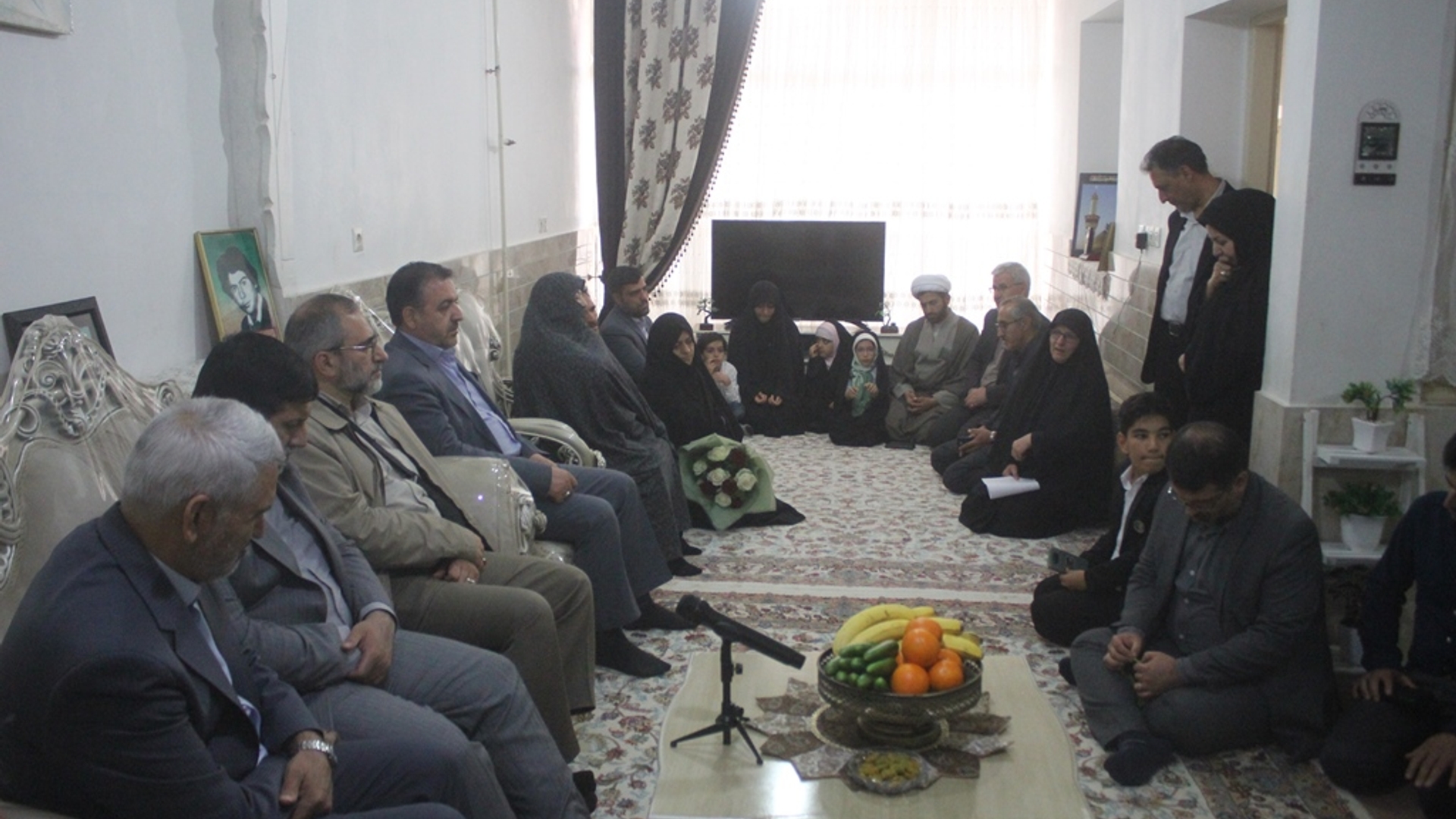 سرپرست وزارت جهاد کشاورزی با خانواده شهید عباسعلی میرزایی پور در خمین دیدار کرد