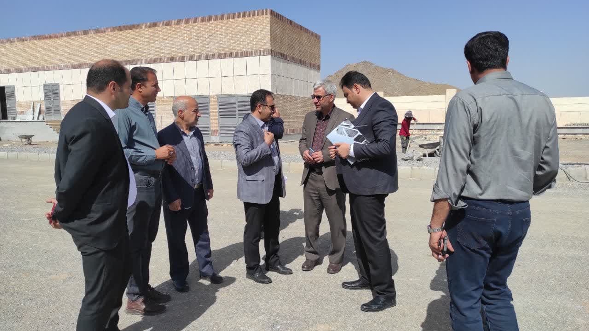 فرماندار از پروژه احداث بیمارستان جدیدالاحداث خمین بازدید کرد