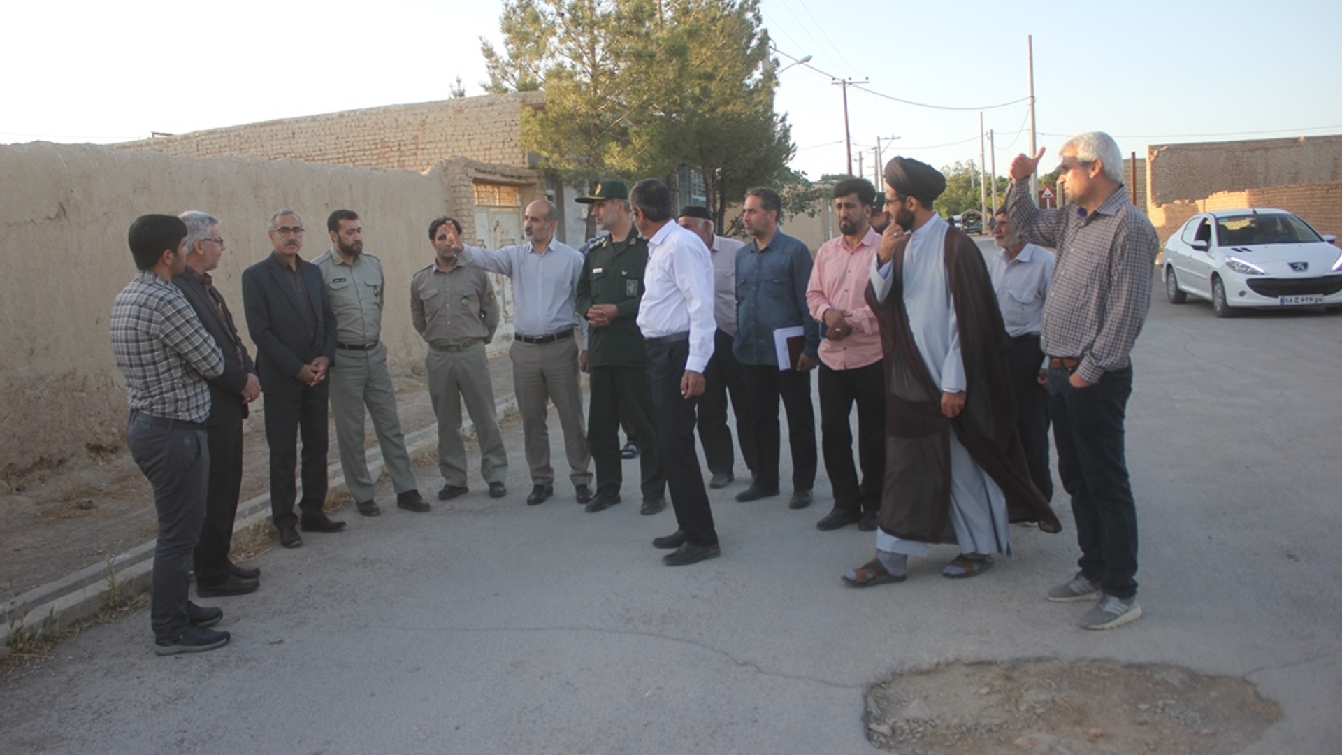 جلسه بررسی مسائل و مشکلات روستای ازنوجان شهرستان خمین برگزار شد