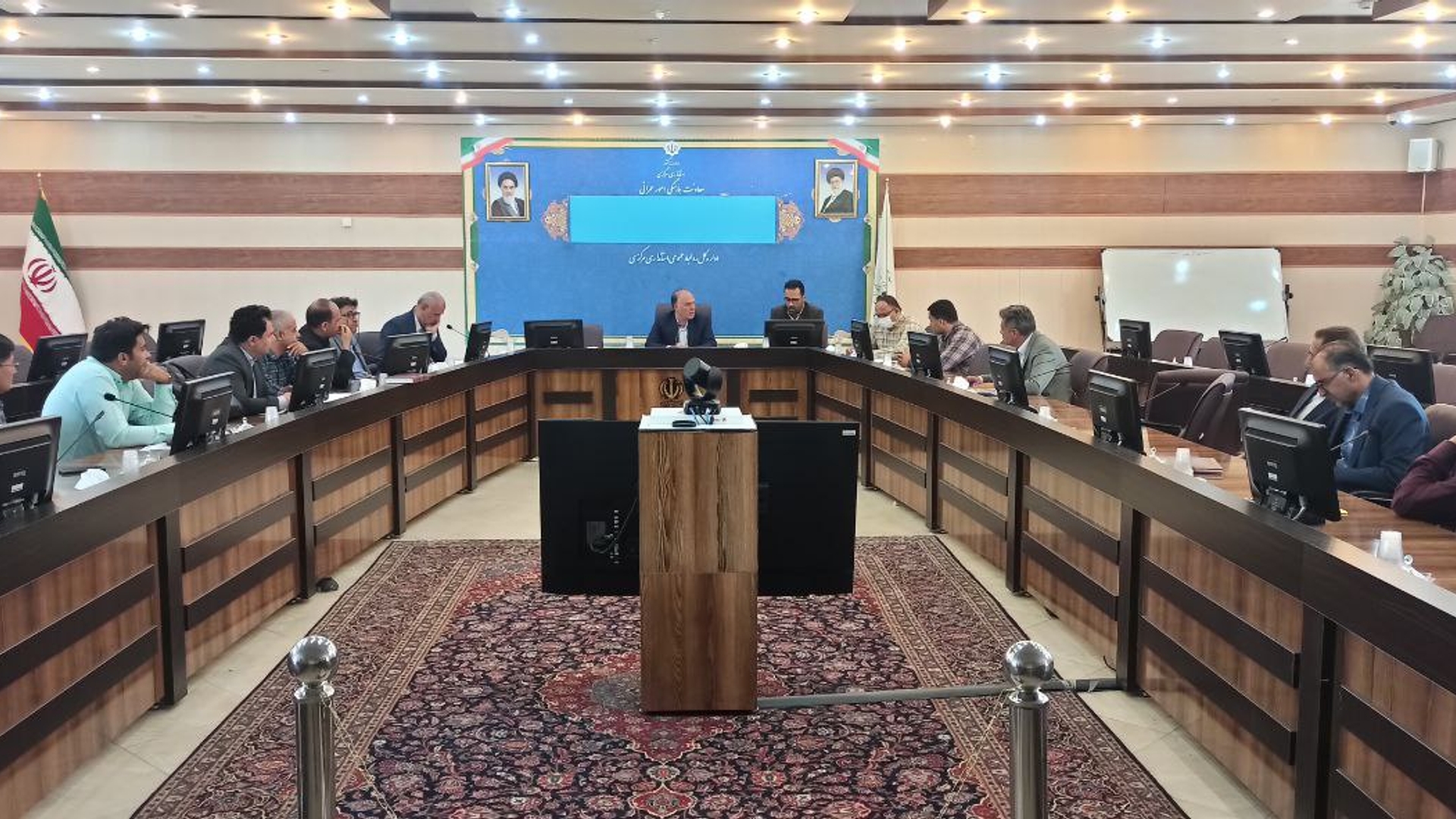 جلسه بررسی عملیات اجرایی پروژه آزاد راه اراک-خرم آباد برگزار شد.