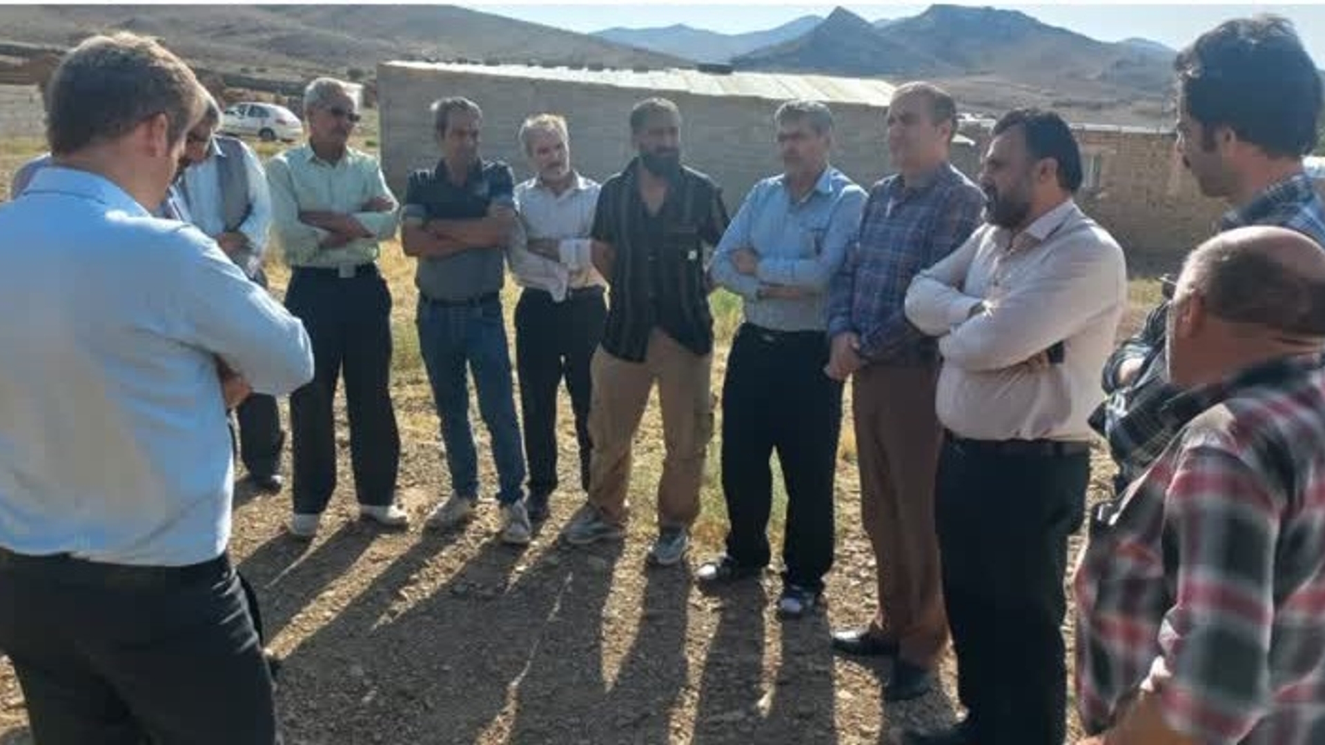 بازدید فرماندار و سایر مسئولین از روستای قشلاق قره زاغه و پیگیری مشکلات اراضی این روستا