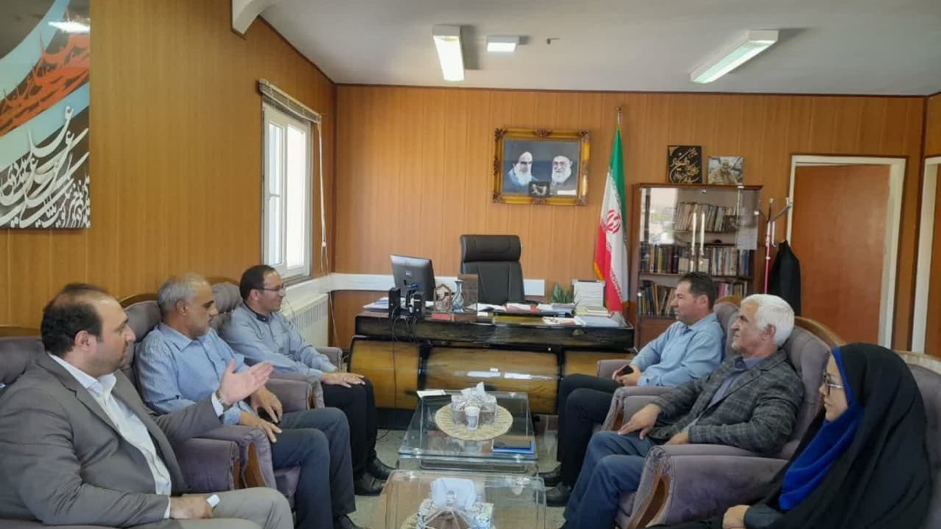 اعضای شورای شهرستان تفرش با دکتر اتابکی سرپرست فرمانداری شهرستان تفرش در دفتر فرمانداری دیدار کردند         :
