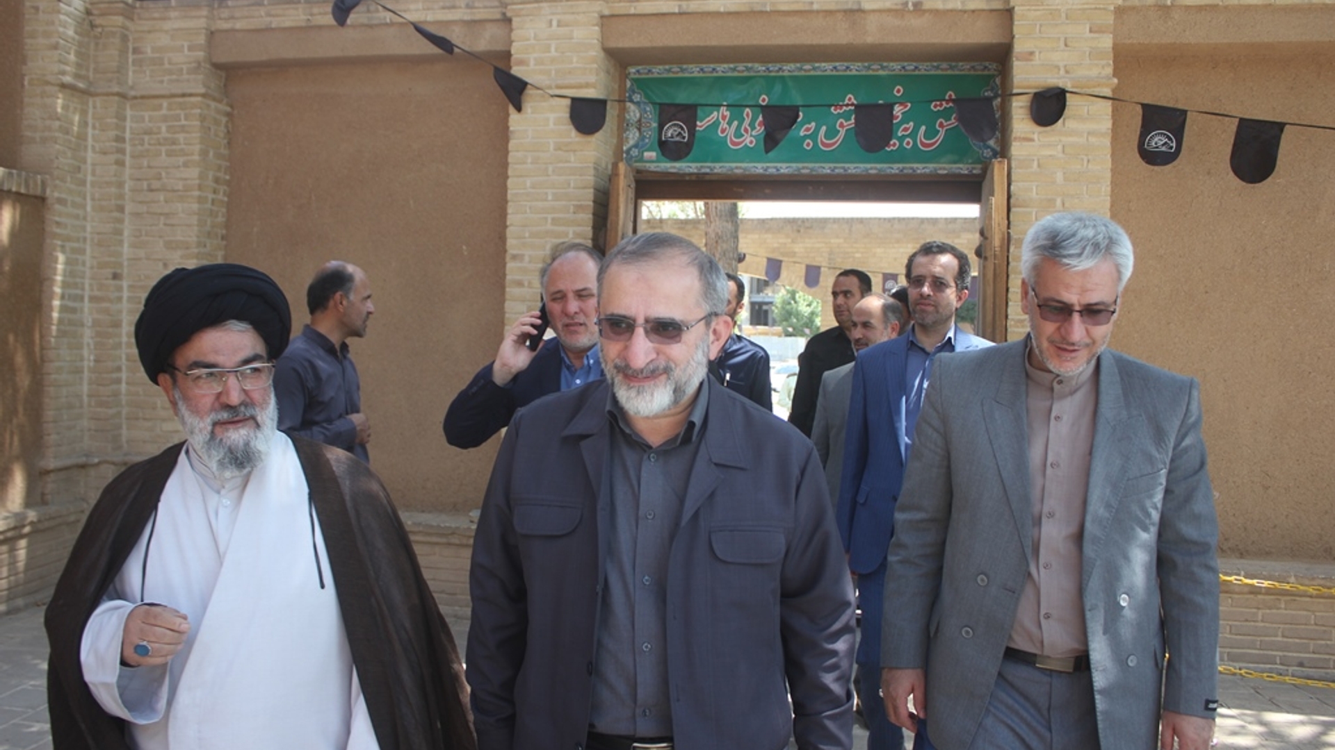 استاندار مرکزی از بیت تاریخی حضرت امام در خمین بازدید کرد