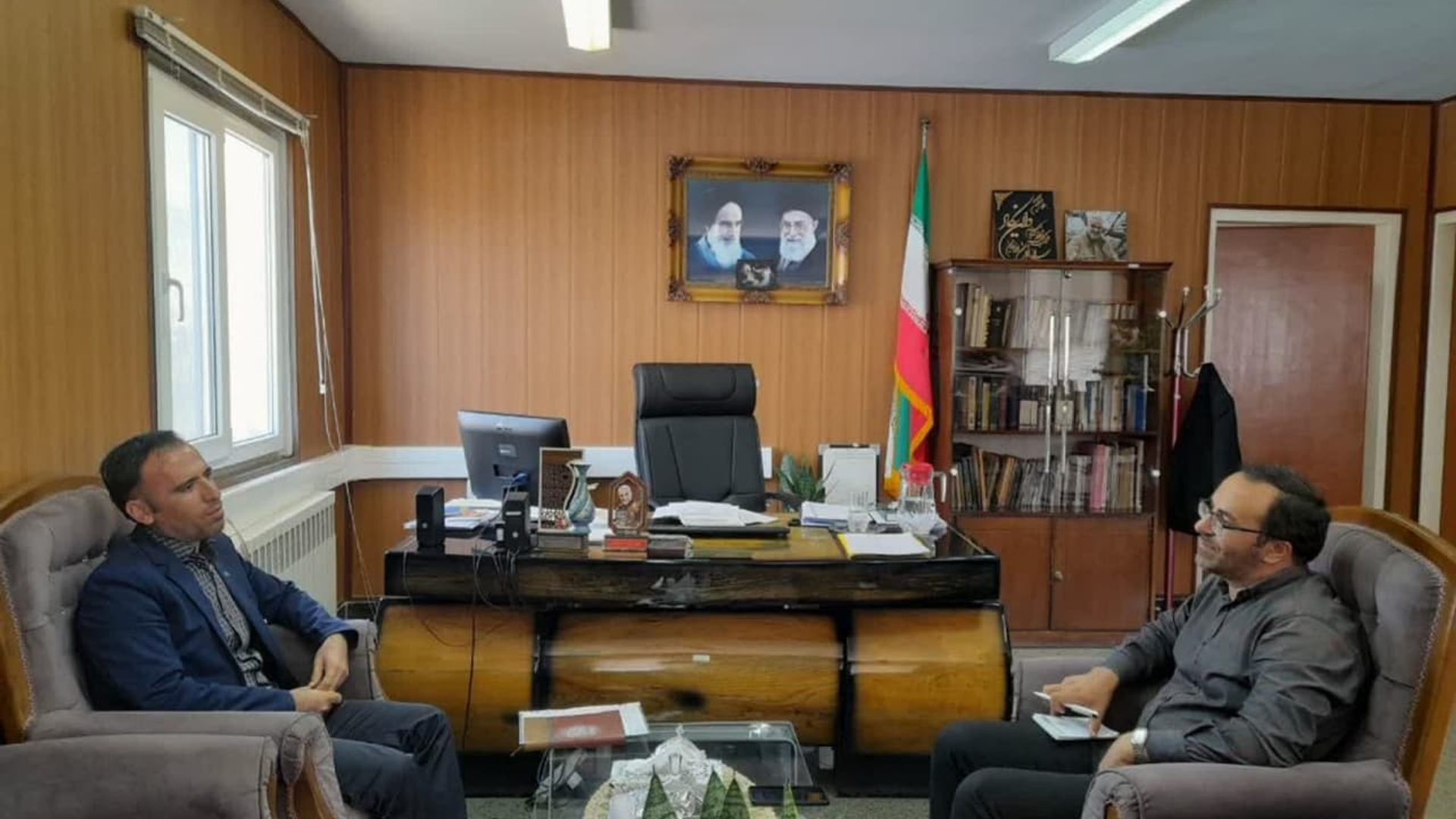 صادقی رئیس اداره منابع آب با جواد اتابکی سرپرست فرمانداری شهرستان تفرش در دفتر فرمانداری دیدار کرد.