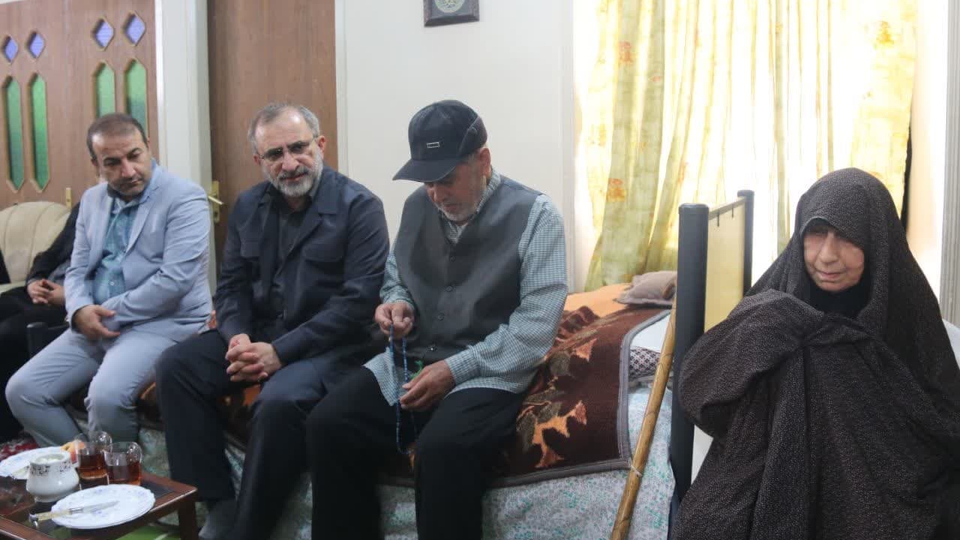 دیدار استاندار مرکزی با خانواده شهیدان ناصری در شهرستان ساوه