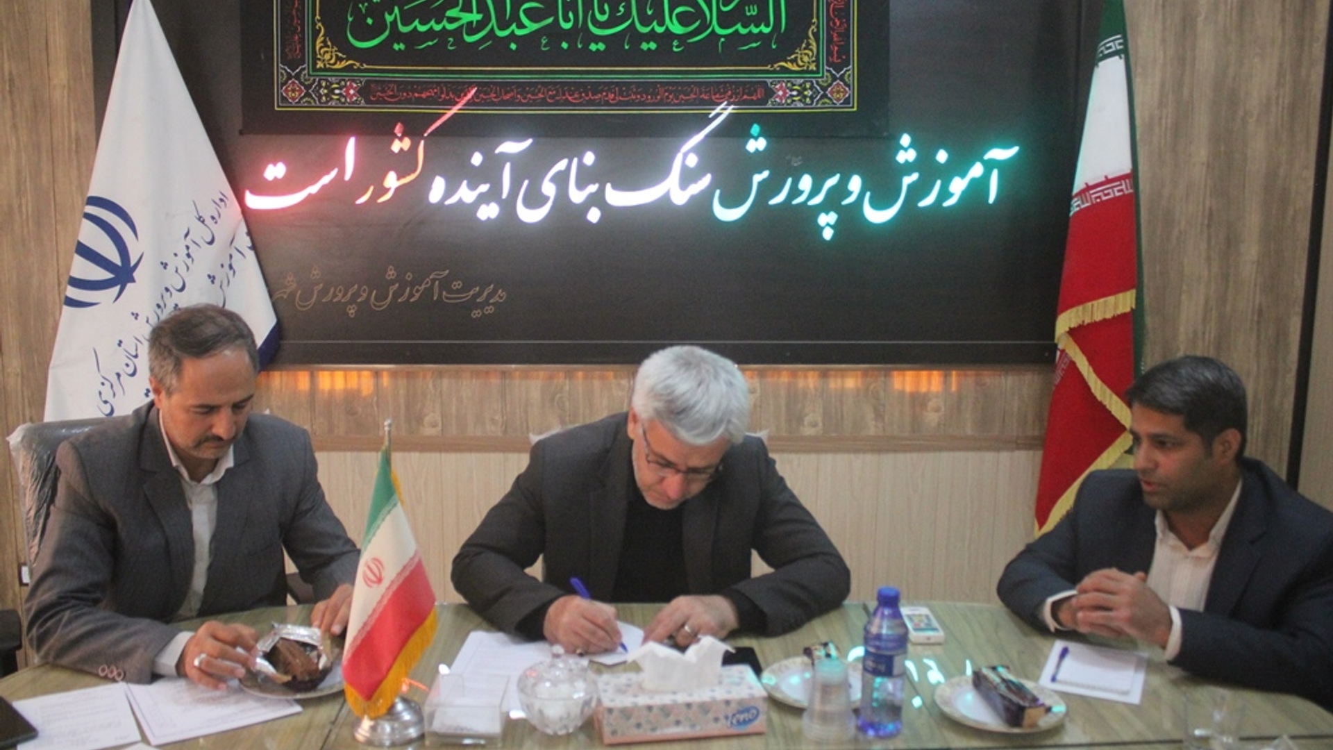 چهارصد و سومین جلسه شورای آموزش و پرورش شهرستان خمین برگزار شد