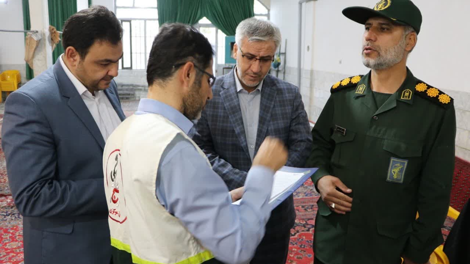فرماندار از طرح ویزیت رایگان بیماران در مسجد صاحب الزمان (عج) خمین بازدید کرد