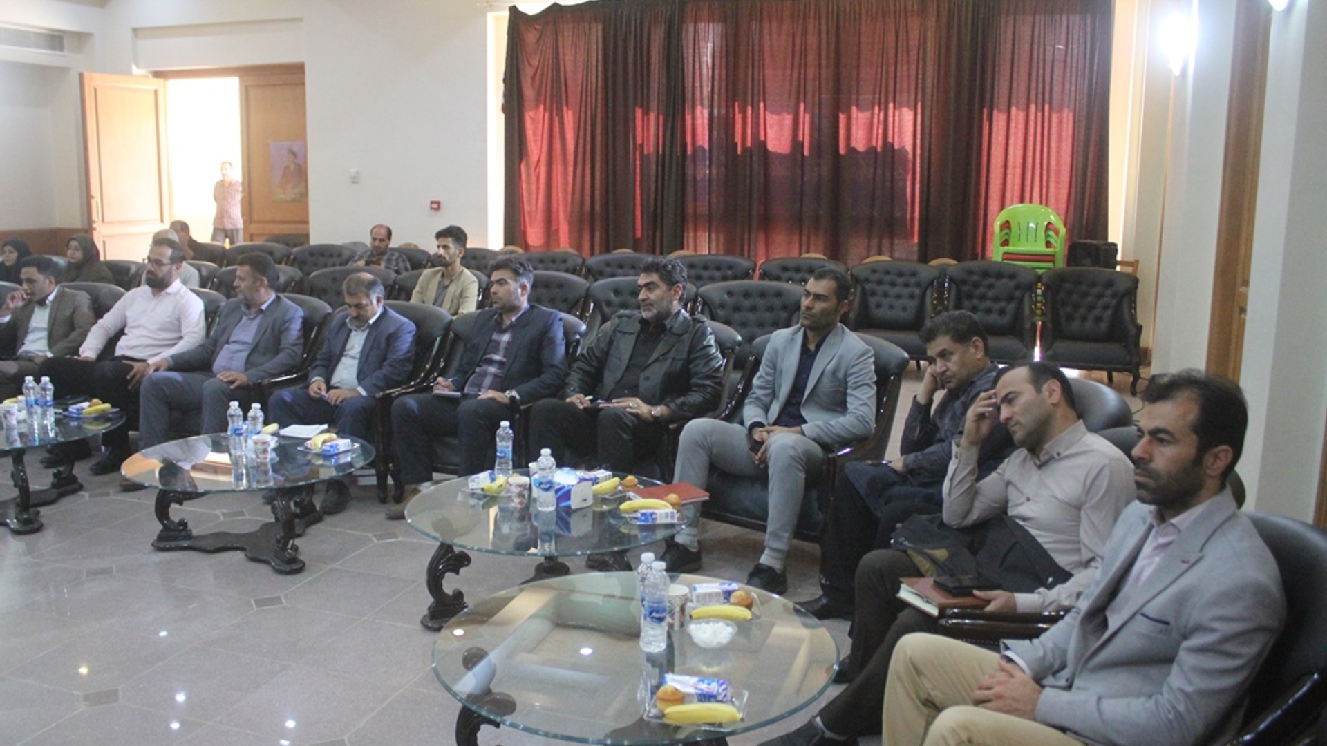 جلسه شورای اداری ورزش و جوانان استان در شهرستان خمین برگزار شد