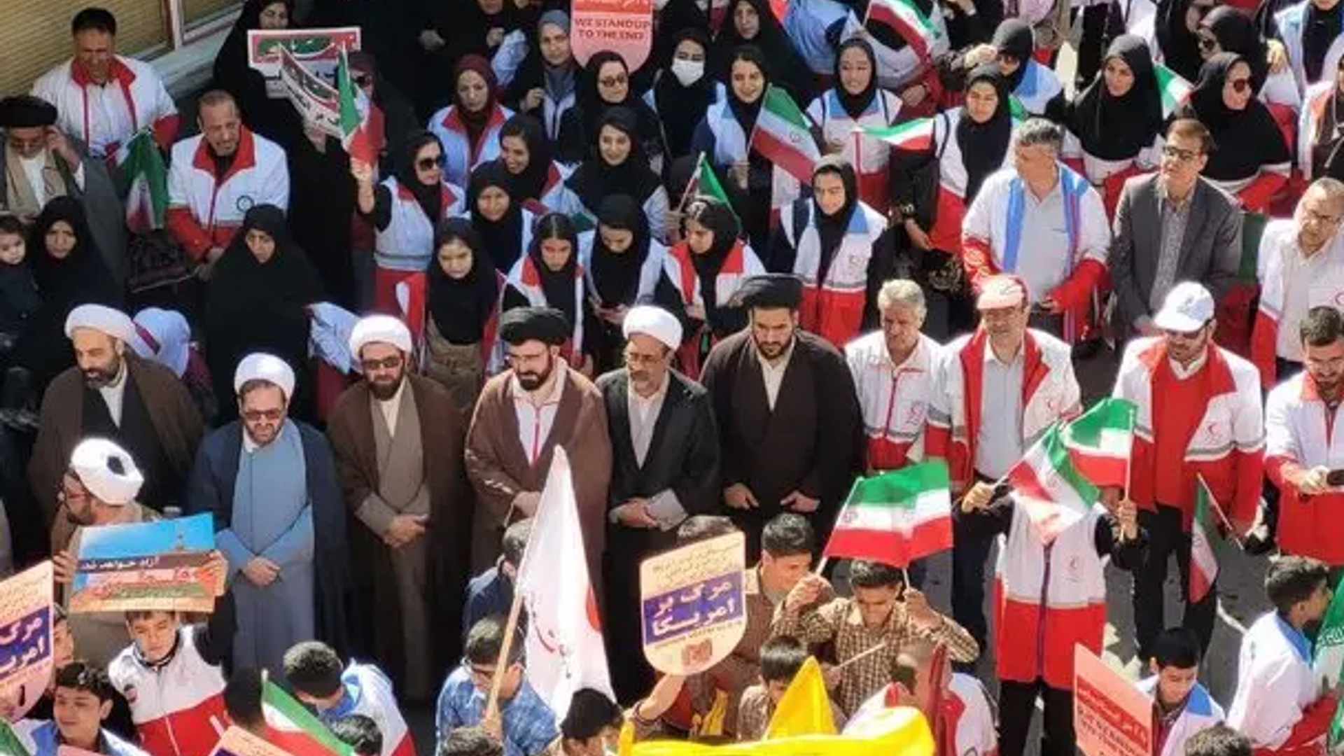 تجمع امدادگران هلال احمر استان مرکزی در محکومیت رژیم صهیونیستی