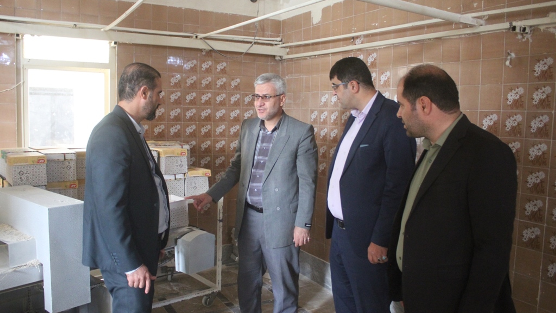 فرماندار از تعدادی از واحدهای نانوا یی سطح شهر خمین بازدید کرد.
