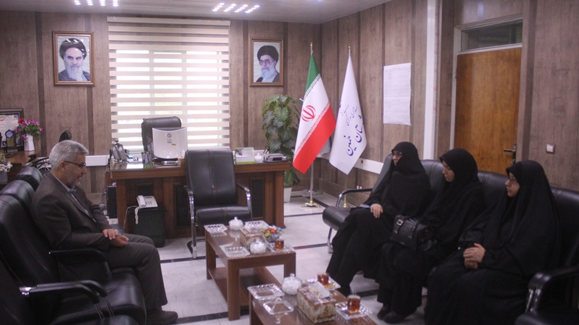 نشست اعضای بسیج جامعه زنان شهرستان با فرماندار خمین برگزار شد