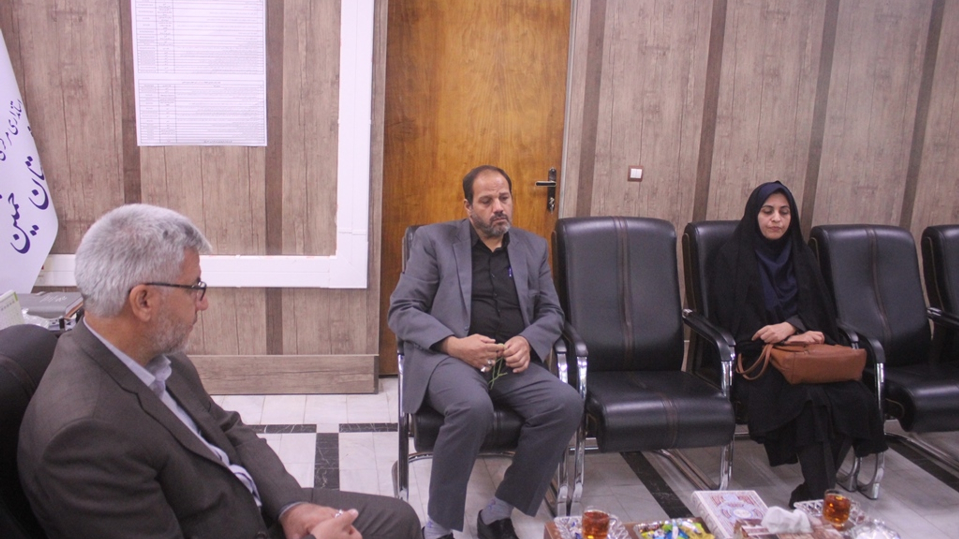 نشست مدیر کل فرهنگ و ارشاد اسلامی استان با فرماندار شهرستان خمین برگزار شد.