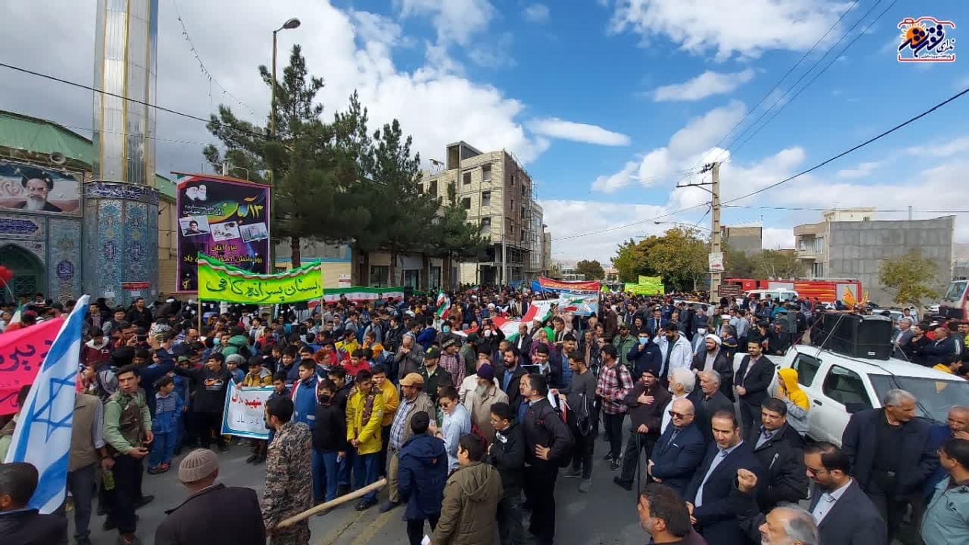 مراسم راهپیمایی یوم الله ۱۳ آبان و روز ملی مبارزه با استکبار جهانی باحضور پرشور دانش آموزان و فرهنگیان درشهرستان تفرش برگزار شد.