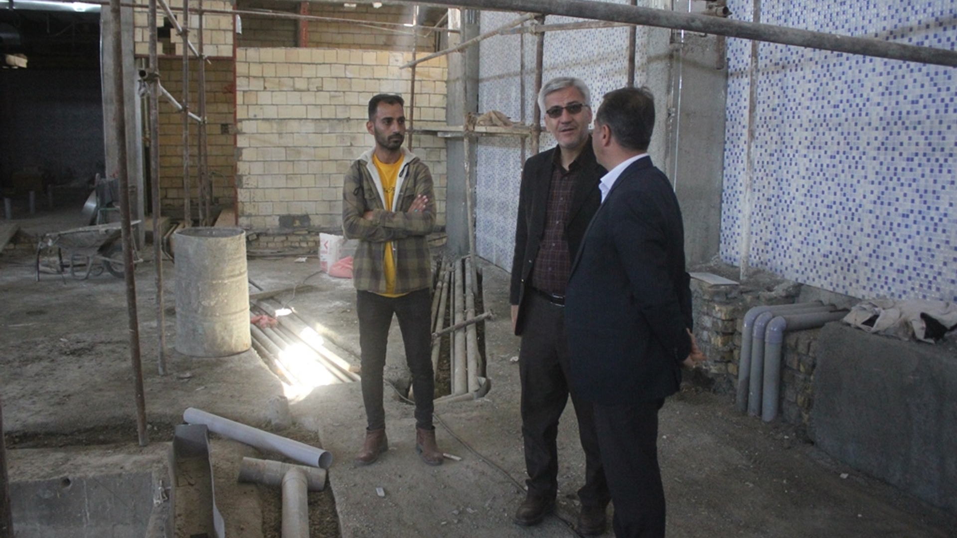 فرماندار از ورزشگاه های شهید مطهری و کارگران خمین بازدید کرد
